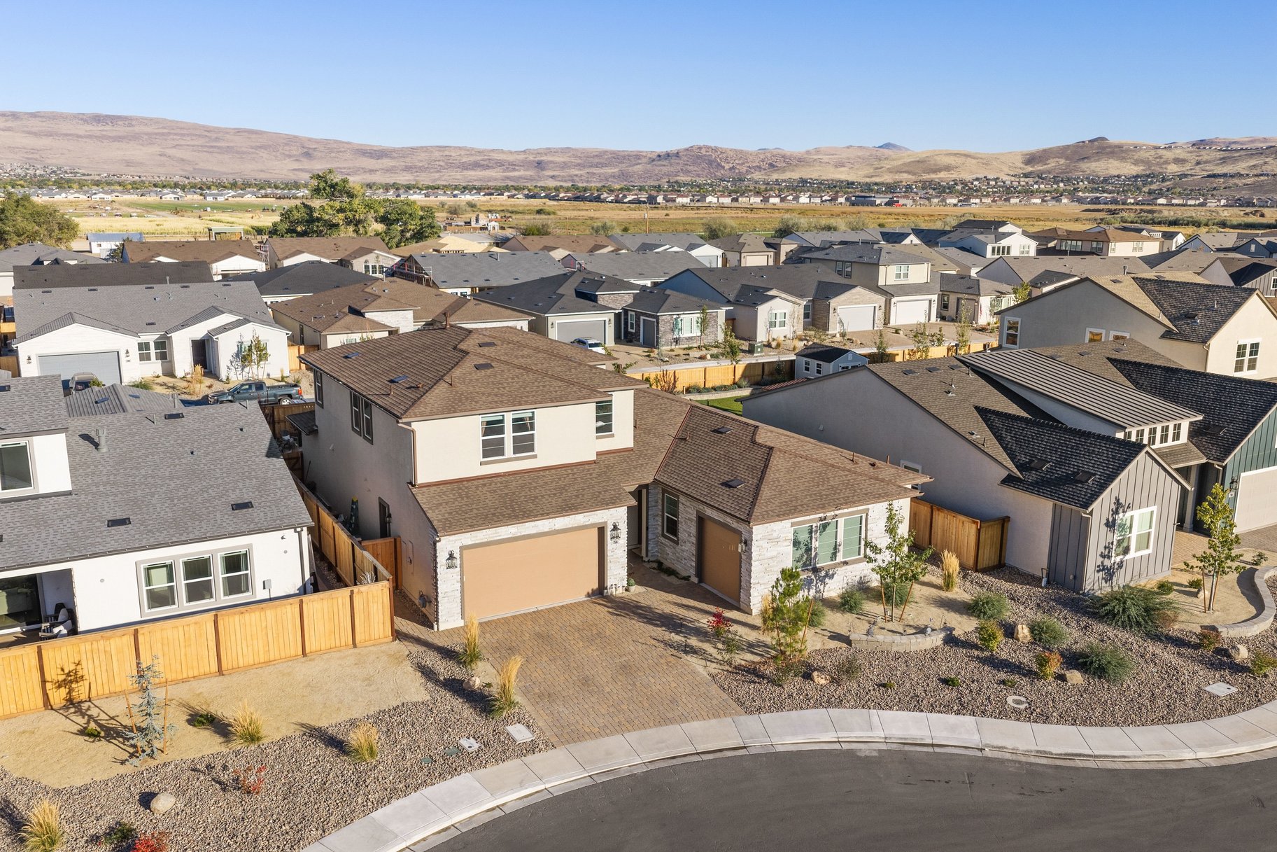  Multi-Gen Living. Mountain Views. A Backyard That