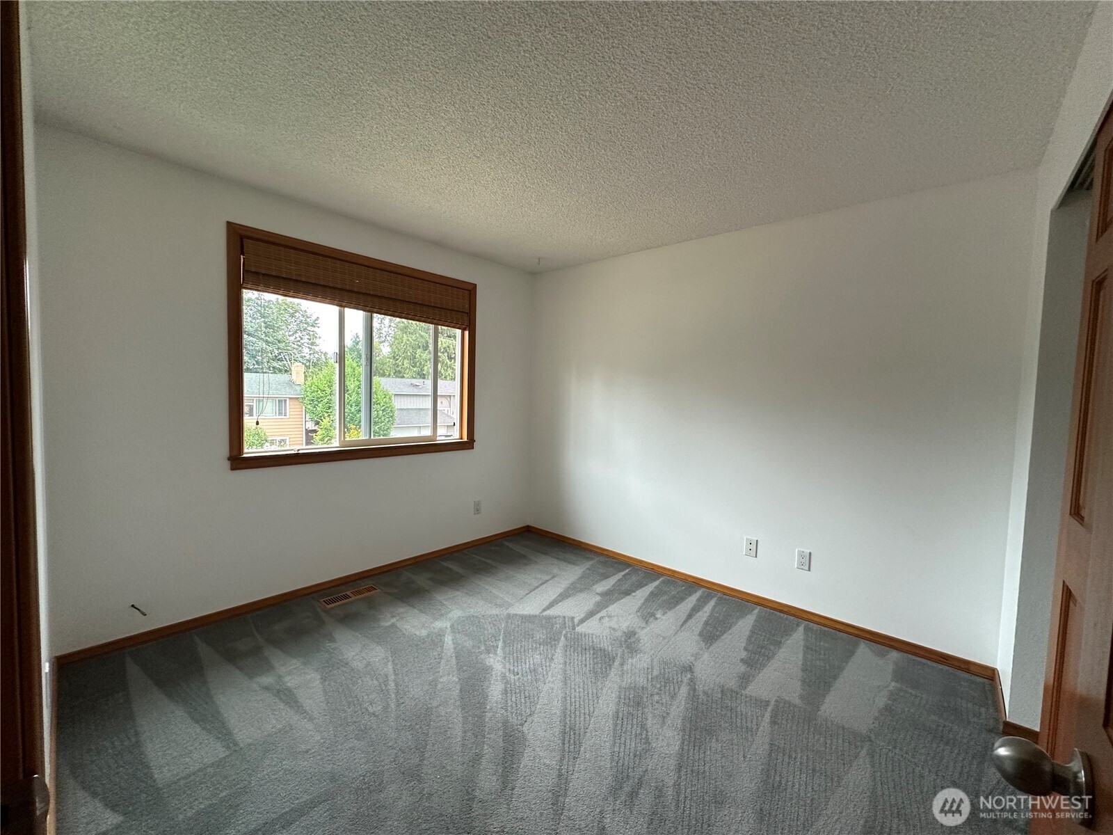 Kirkland, Washington, 98034, United States, 4 Bedrooms Bedrooms, ,3 BathroomsBathrooms,Residential,For Sale,1975566