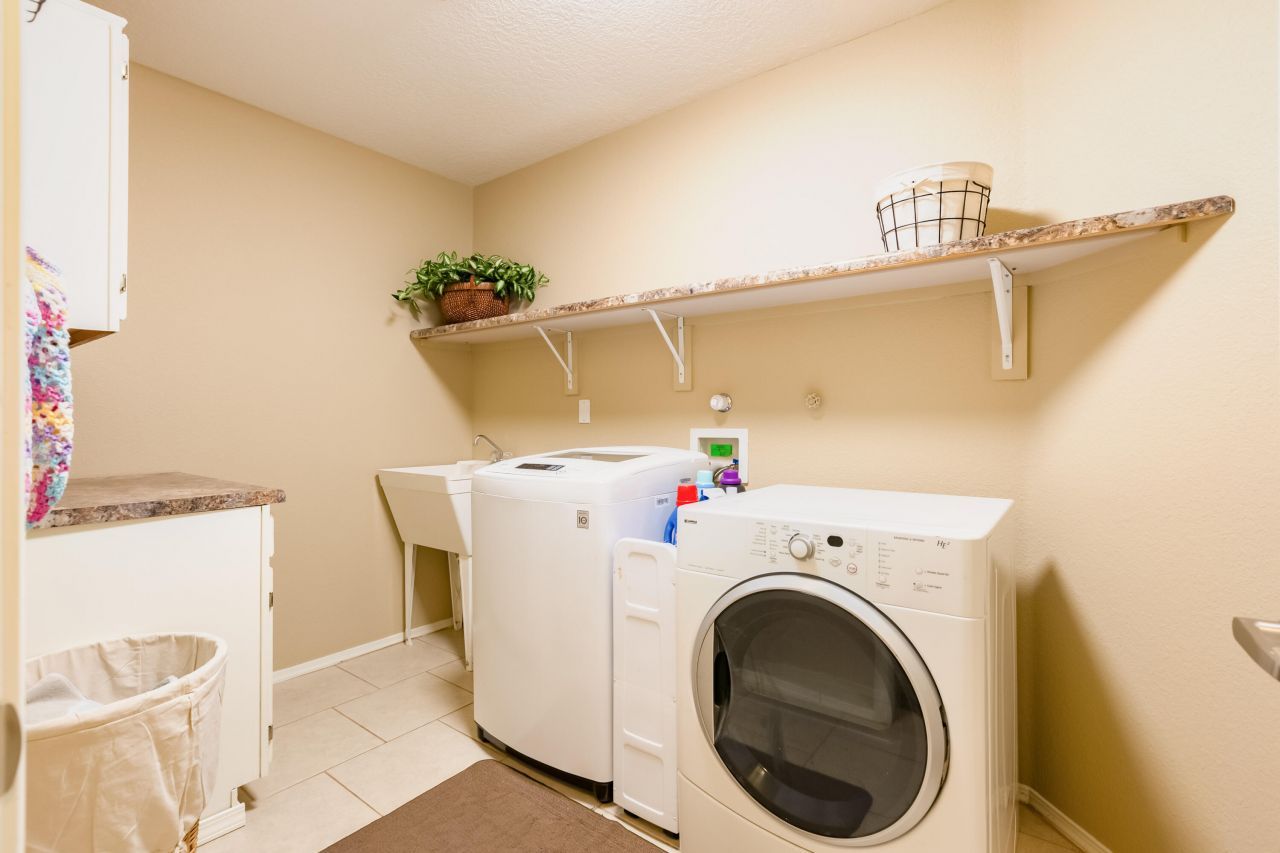 Albuquerque, New Mexico, 87120, United States, 3 Bedrooms Bedrooms, ,2 BathroomsBathrooms,Residential,For Sale,1897760