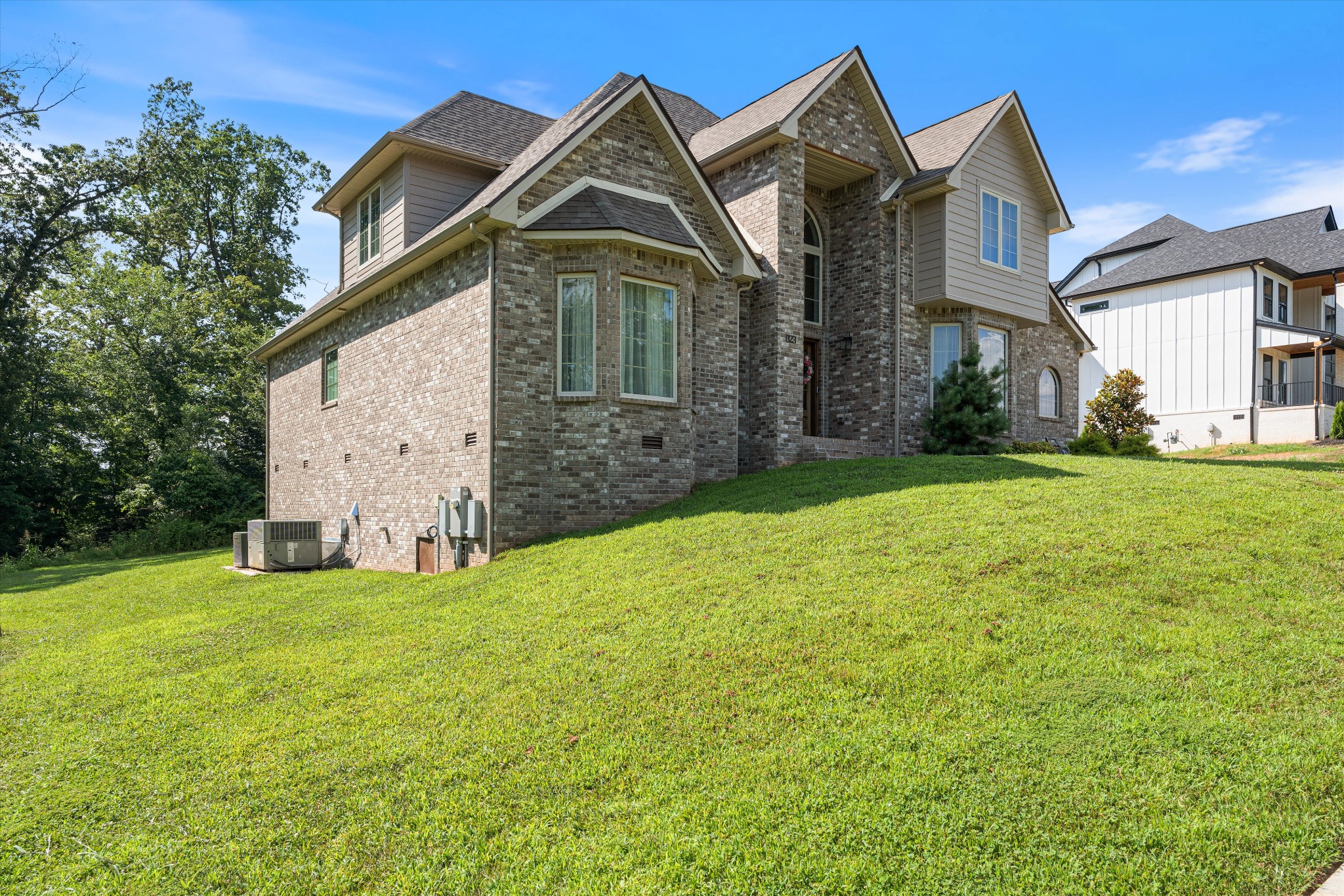 Clarksville, Tennessee, 37043, United States, 5 Bedrooms Bedrooms, ,5 BathroomsBathrooms,Residential,For Sale,1883067