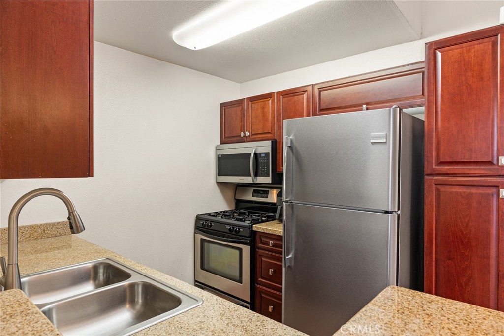 Woodland Hills, California, 91367, United States, 2 Bedrooms Bedrooms, ,2 BathroomsBathrooms,Residential,For Sale,1966516