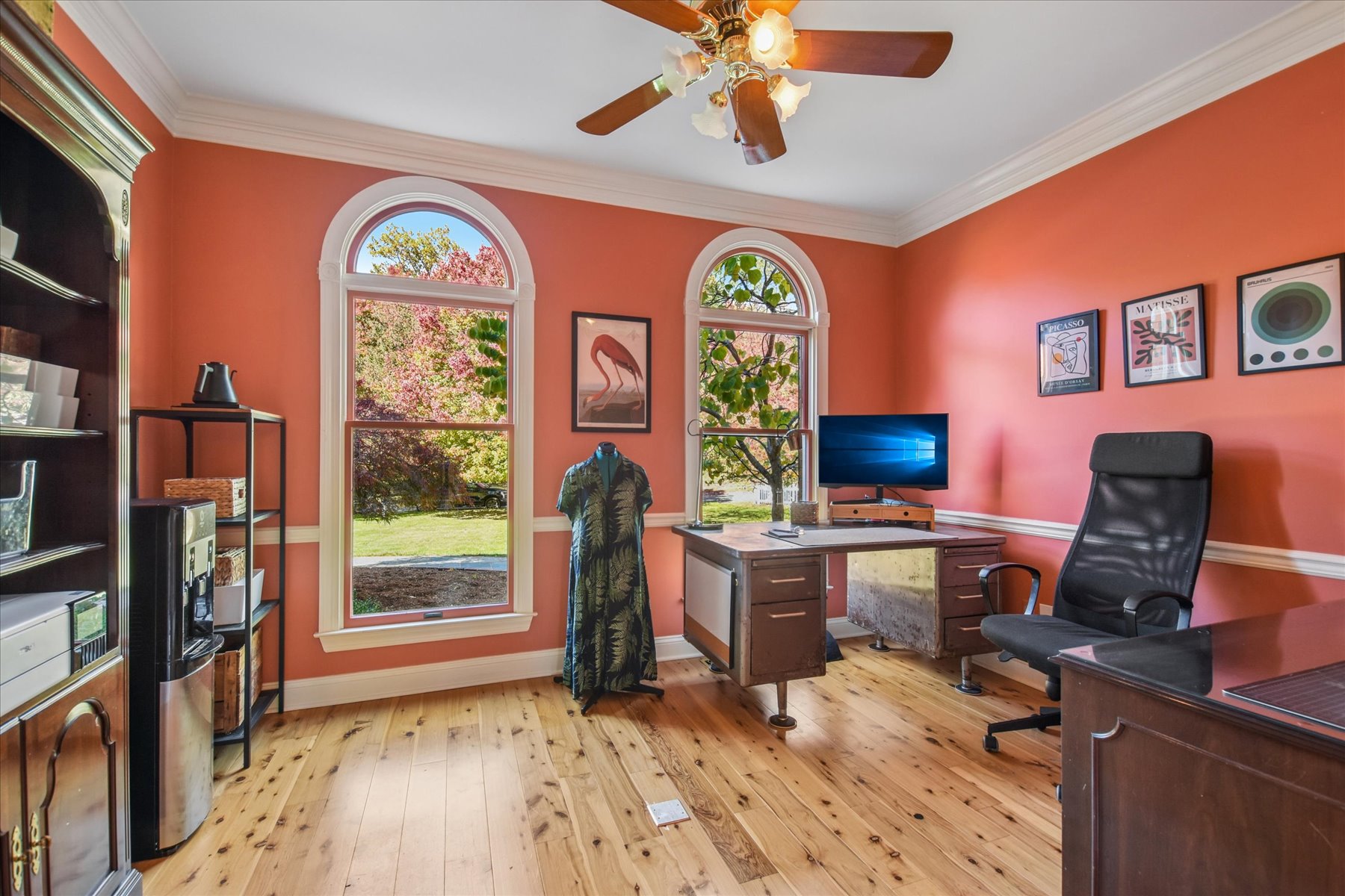  Distinctive Colonial Home Located in Well-Established Neighborhood - 物件實景