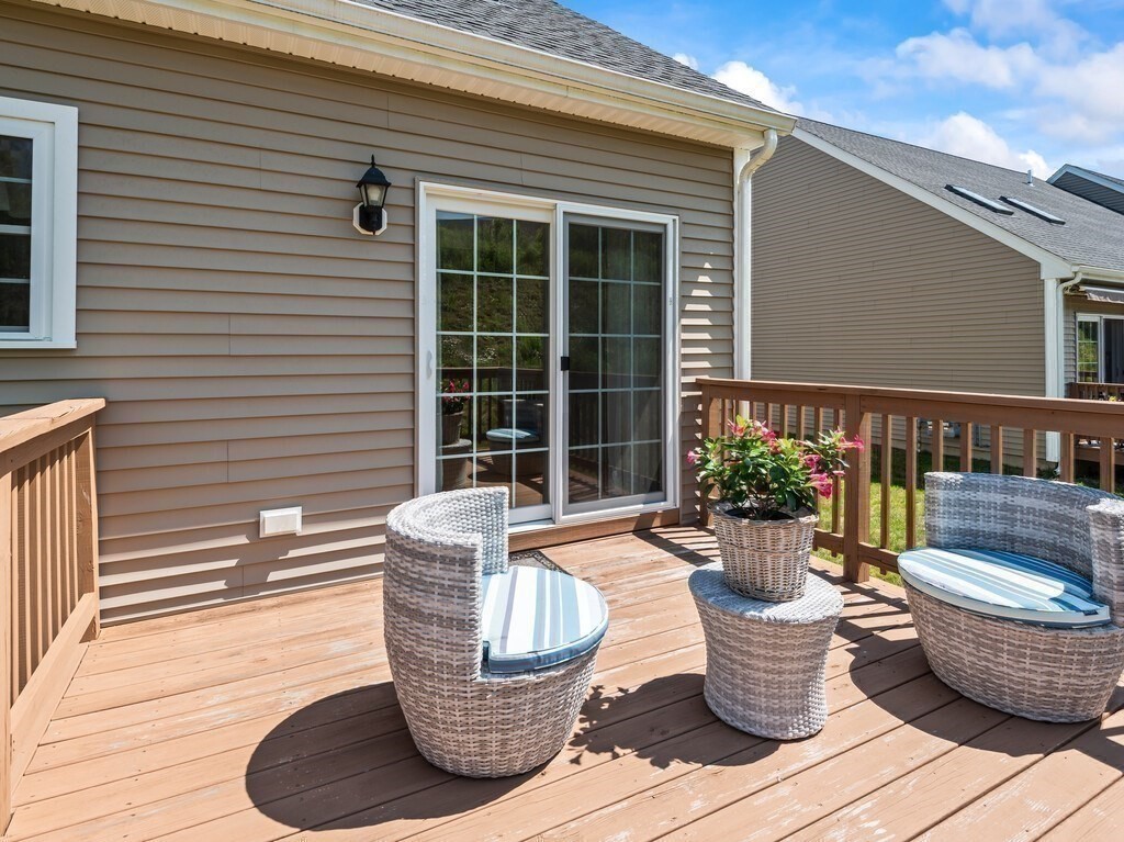 Sutton, Massachusetts, 01590, United States, 2 Bedrooms Bedrooms, ,3 BathroomsBathrooms,Residential,For Sale,1942823