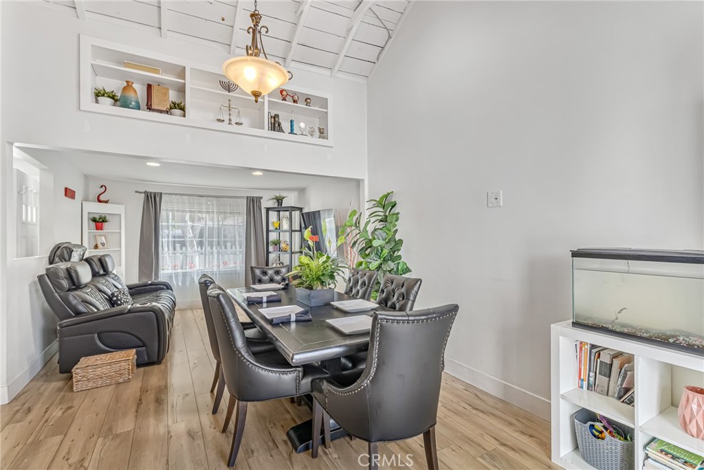 Thousand Oaks, California, 91362, United States, 2 Bedrooms Bedrooms, ,1 BathroomBathrooms,Residential,For Sale,1999225