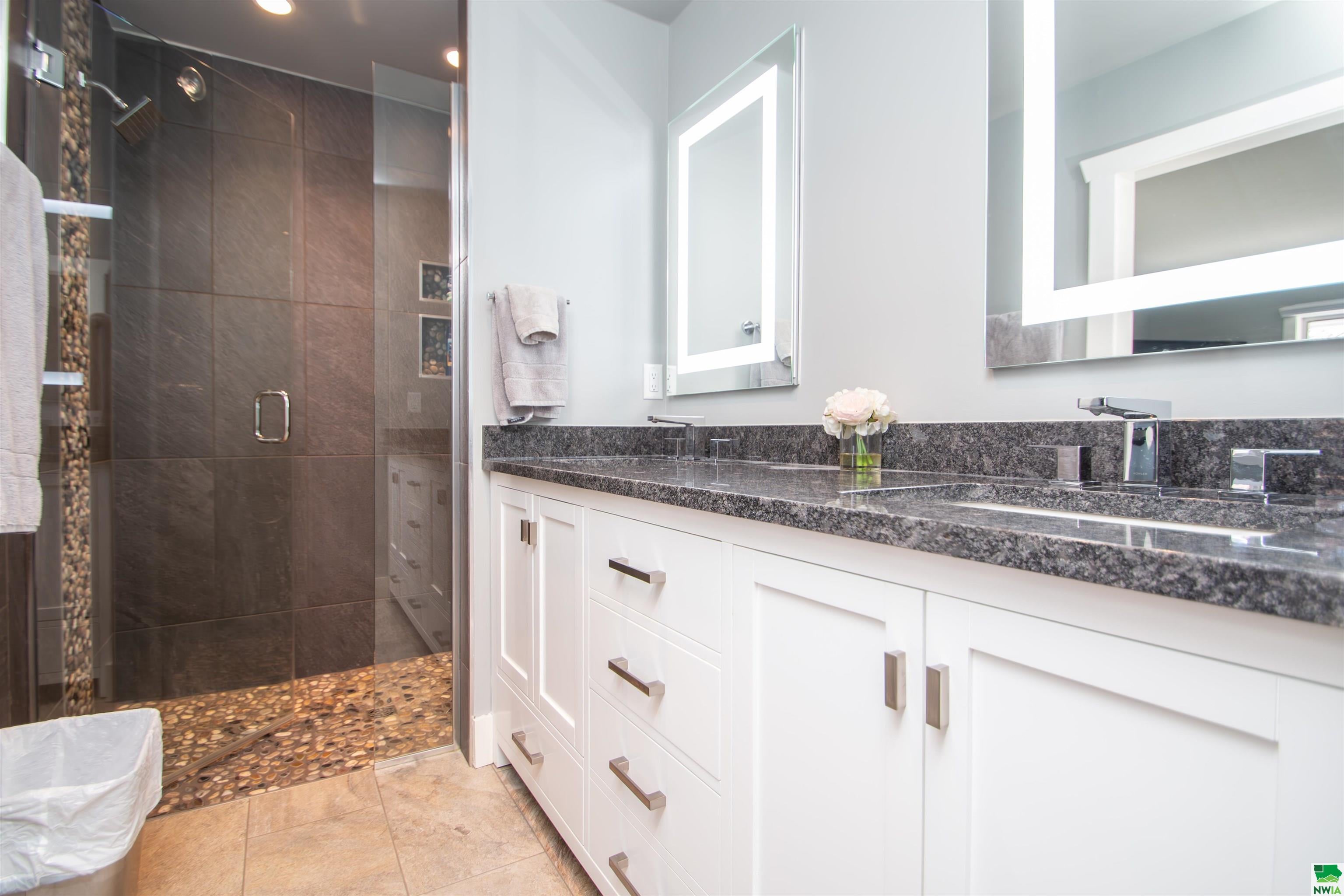 Sioux City, Iowa, 51104, United States, 5 Bedrooms Bedrooms, ,3 BathroomsBathrooms,Residential,For Sale,1921343