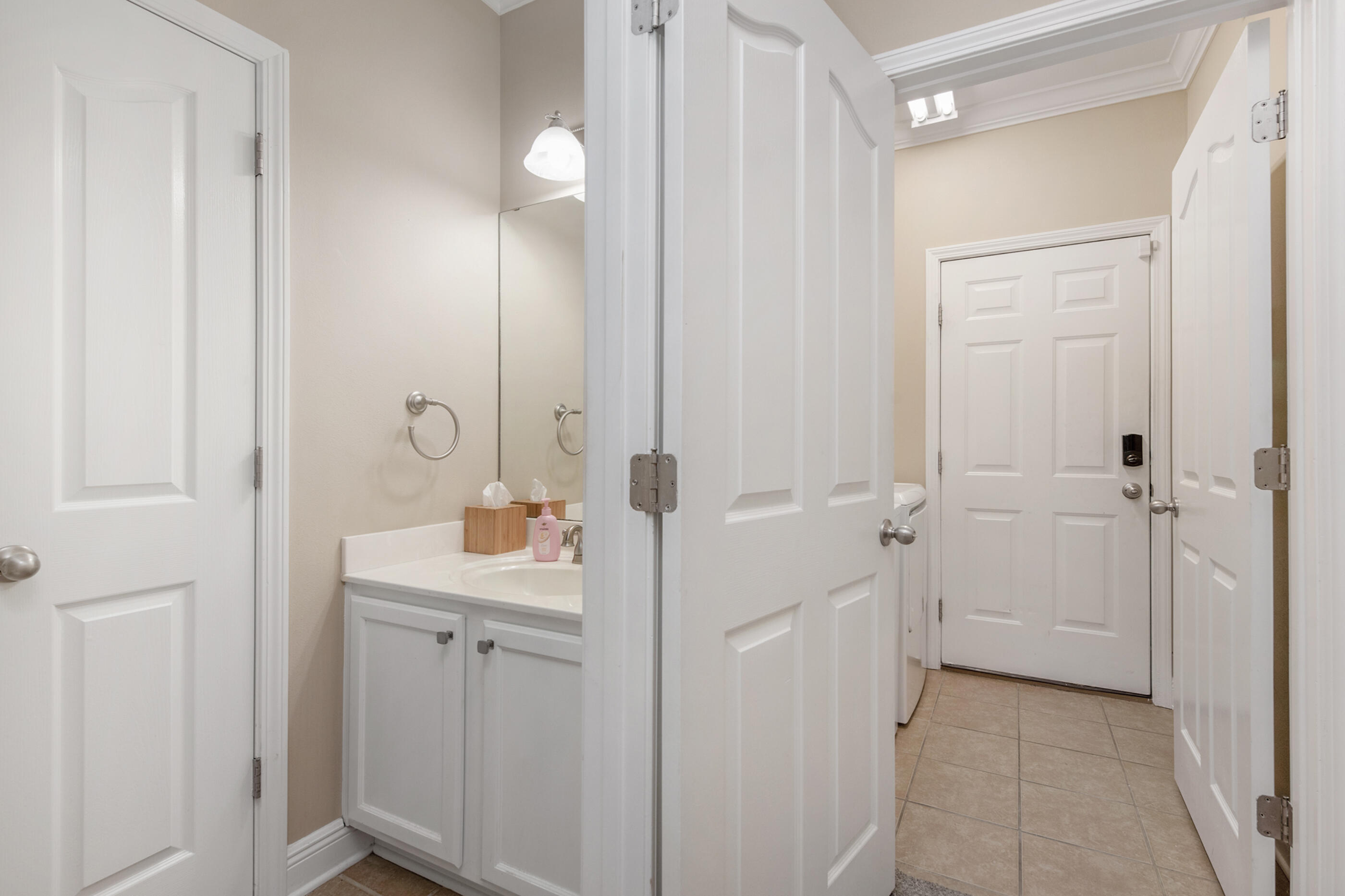 Mary Esther, Florida, 32569, United States, 5 Bedrooms Bedrooms, ,3 BathroomsBathrooms,Residential,For Sale,1940408