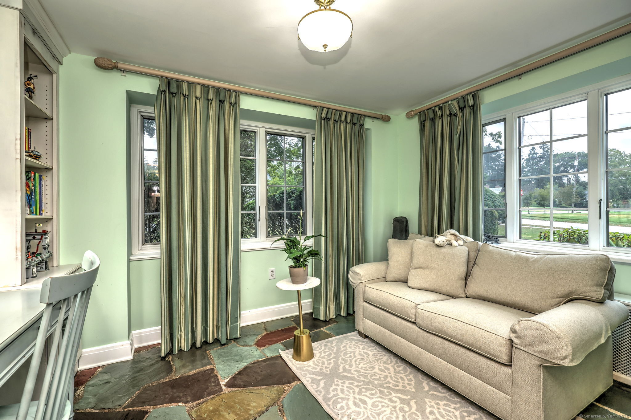 Hamden, Connecticut, 06517, United States, 5 Bedrooms Bedrooms, ,4 BathroomsBathrooms,Residential,For Sale,1924978