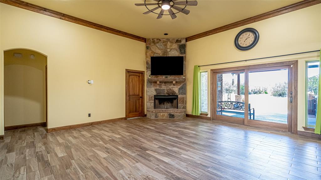 Azle, Texas, 76020, United States, 5 Bedrooms Bedrooms, ,4 BathroomsBathrooms,Residential,For Sale,1978324