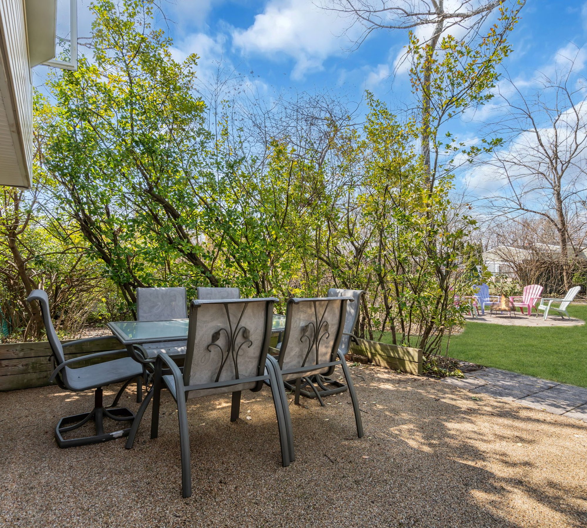  Sun-filled Home in Fairview Estates - 物件實景