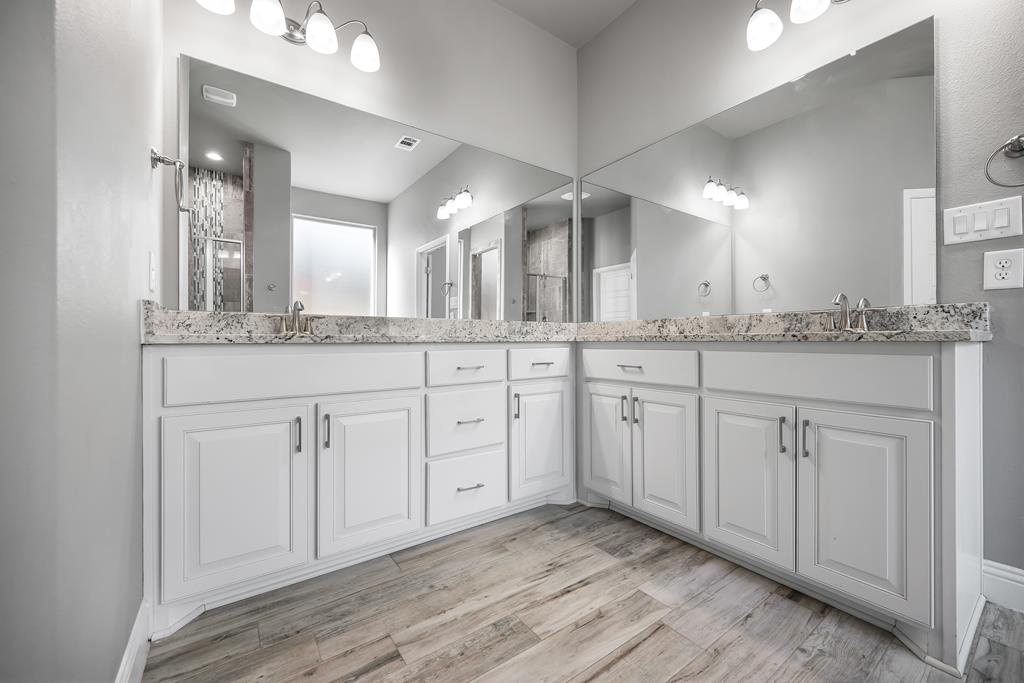 Midland, Texas, 79705, United States, 5 Bedrooms Bedrooms, ,5 BathroomsBathrooms,Residential,For Sale,1998422