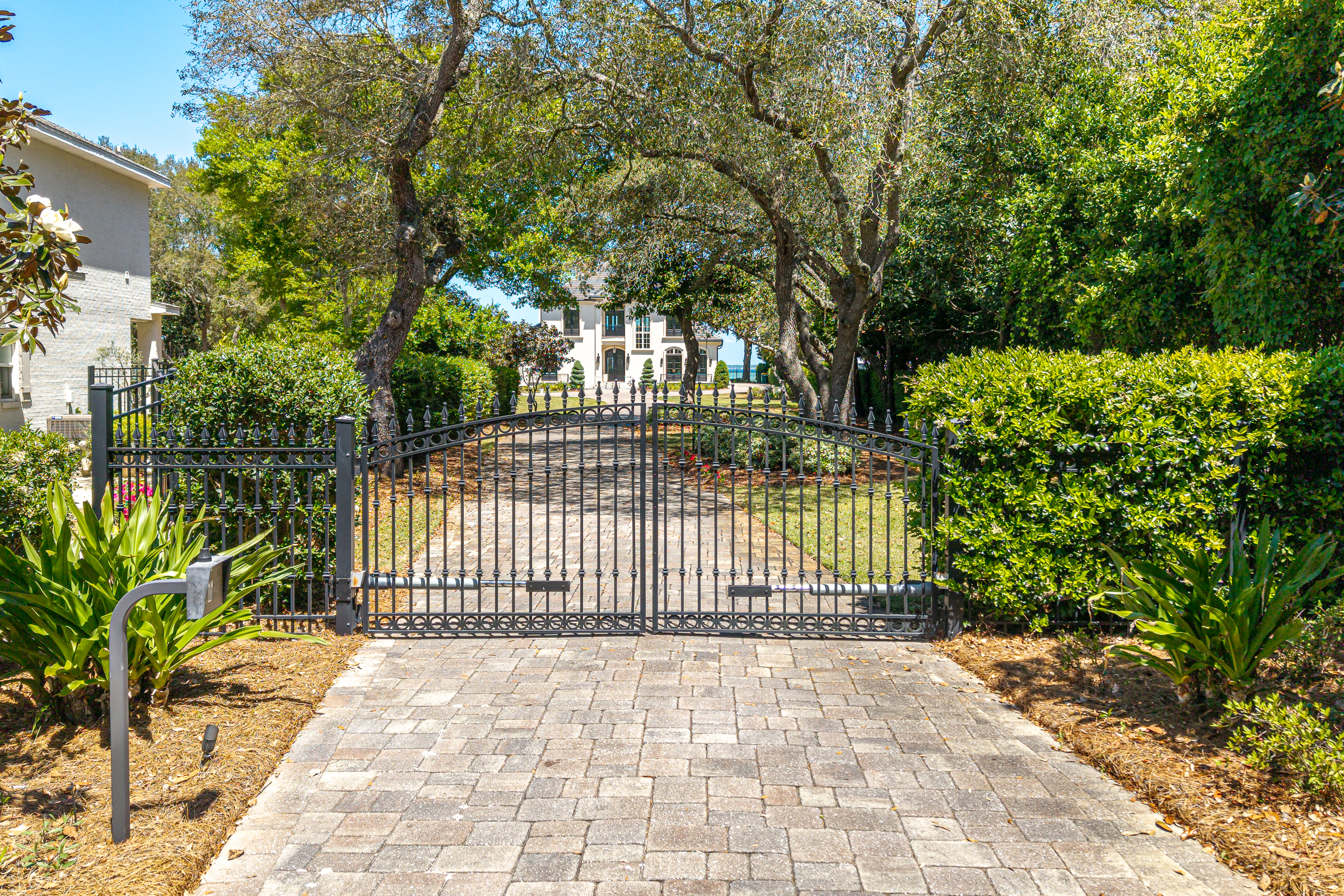  Private Bayfront Estate With Deepwater Dock And Resort-Style Outdoor Living - 物件實景