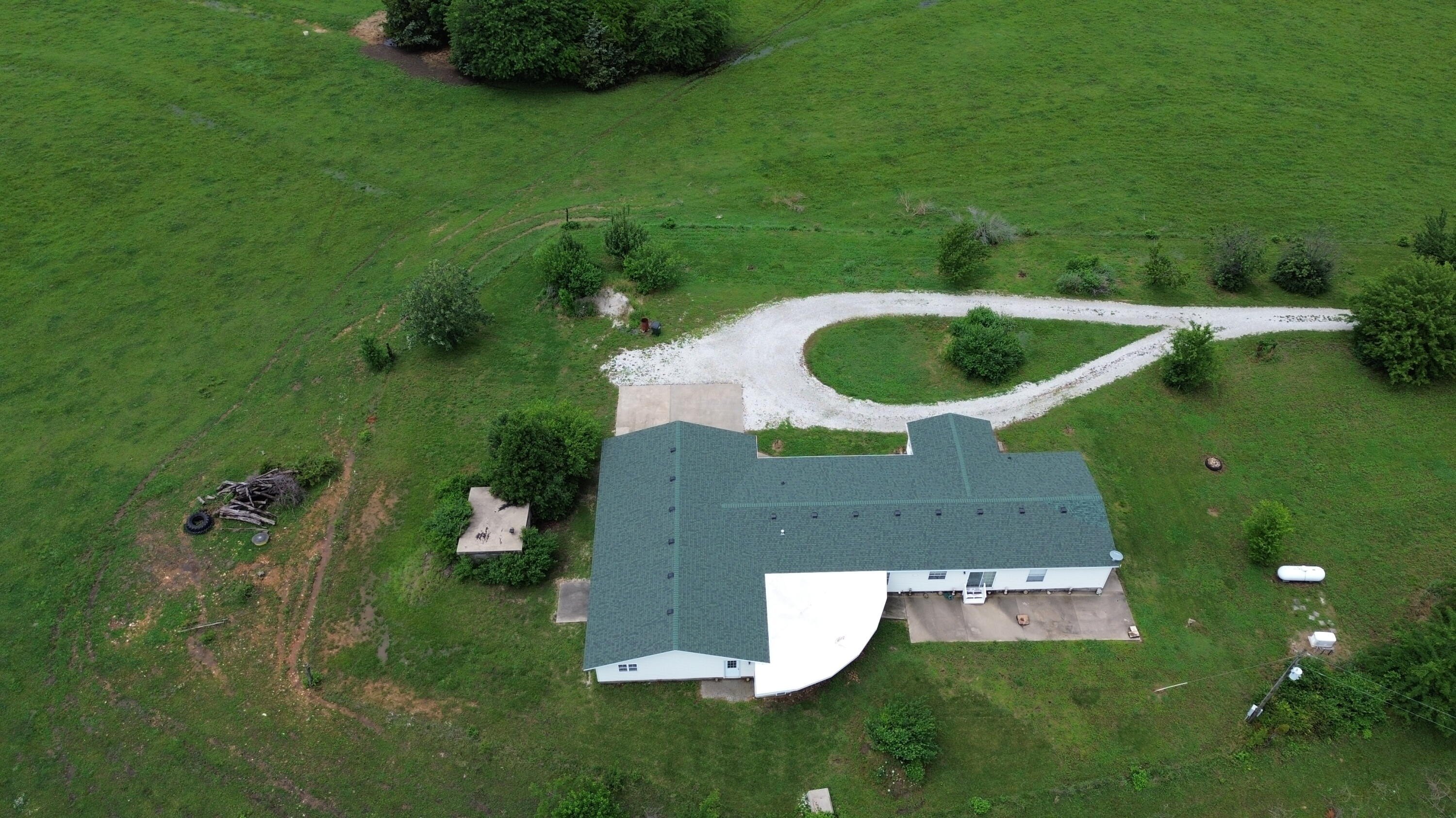 Bolivar, Missouri, 65613, United States, 4 Bedrooms Bedrooms, ,2 BathroomsBathrooms,Residential,For Sale,1996744