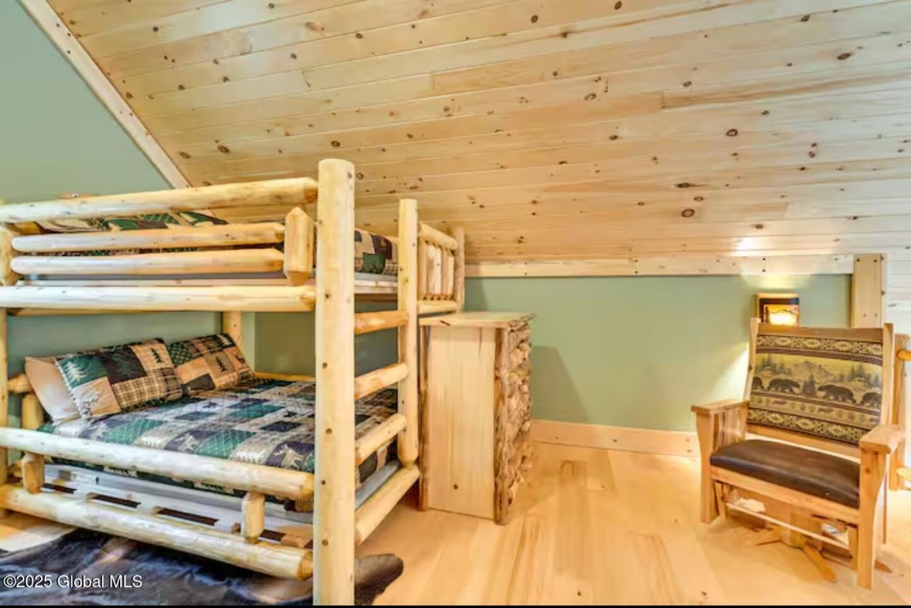 Gloversville, New York, 12078, United States, 2 Bedrooms Bedrooms, ,1 BathroomBathrooms,Residential,For Sale,1876319