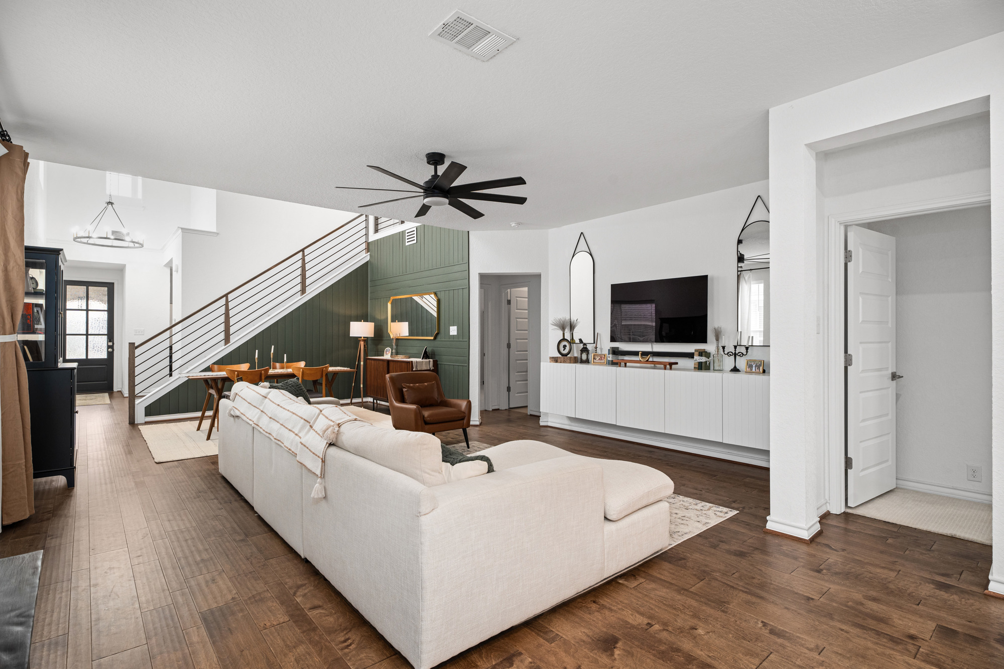 San Antonio, Texas, 78254, United States, 5 Bedrooms Bedrooms, ,3 BathroomsBathrooms,Residential,For Sale,1935697