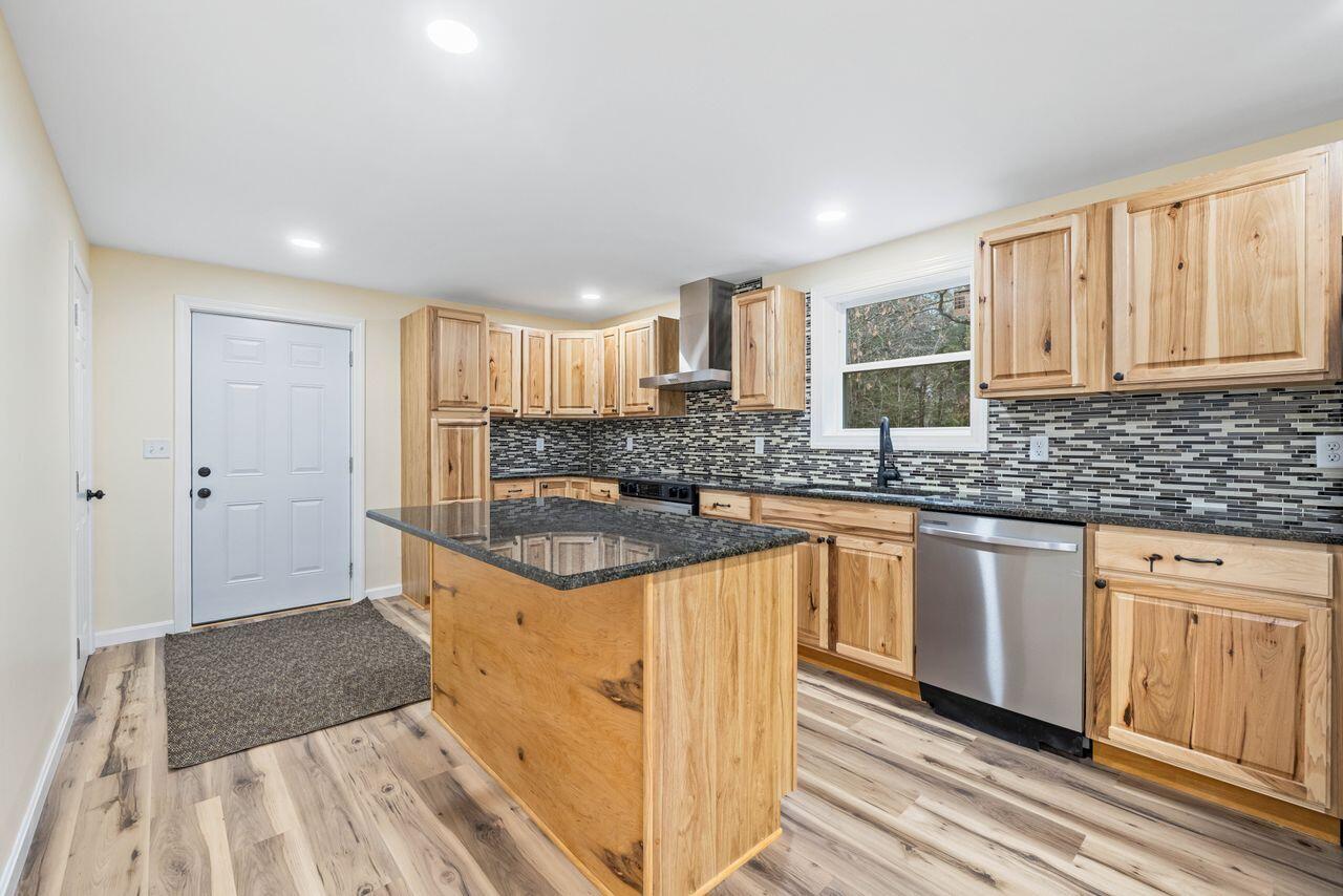 Casco, Maine, 04015, United States, 3 Bedrooms Bedrooms, ,5 BathroomsBathrooms,Residential,For Sale,2001972