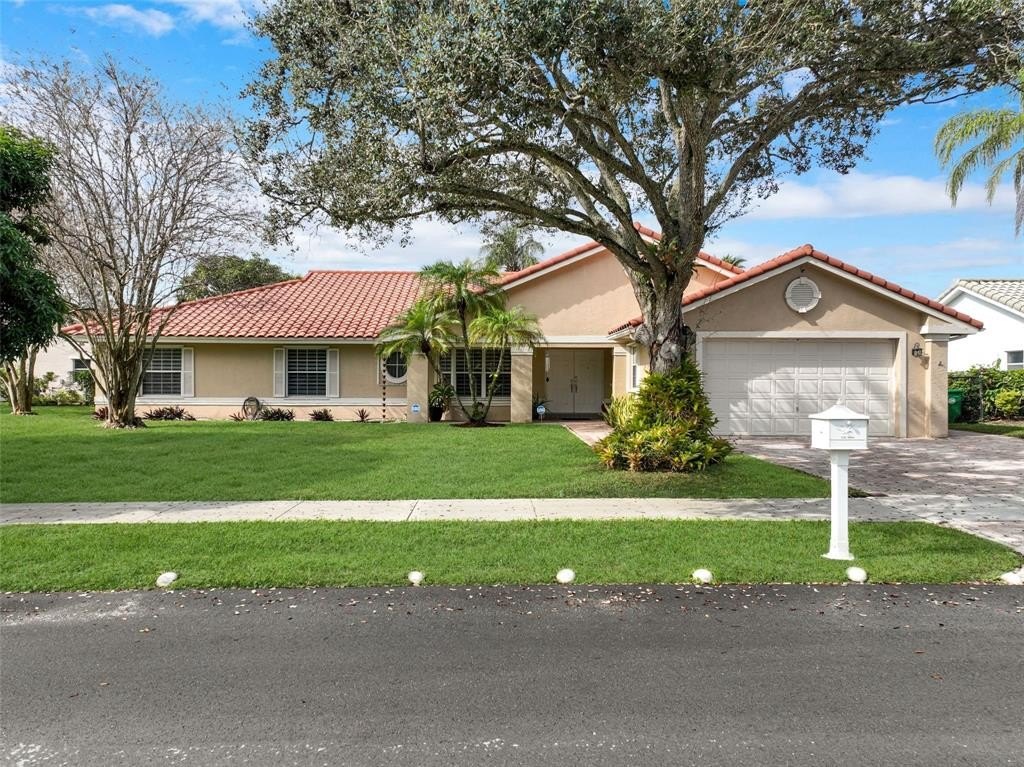 Davie, Florida, 33324, United States, 4 Bedrooms Bedrooms, ,3 BathroomsBathrooms,Residential,For Sale,1975060