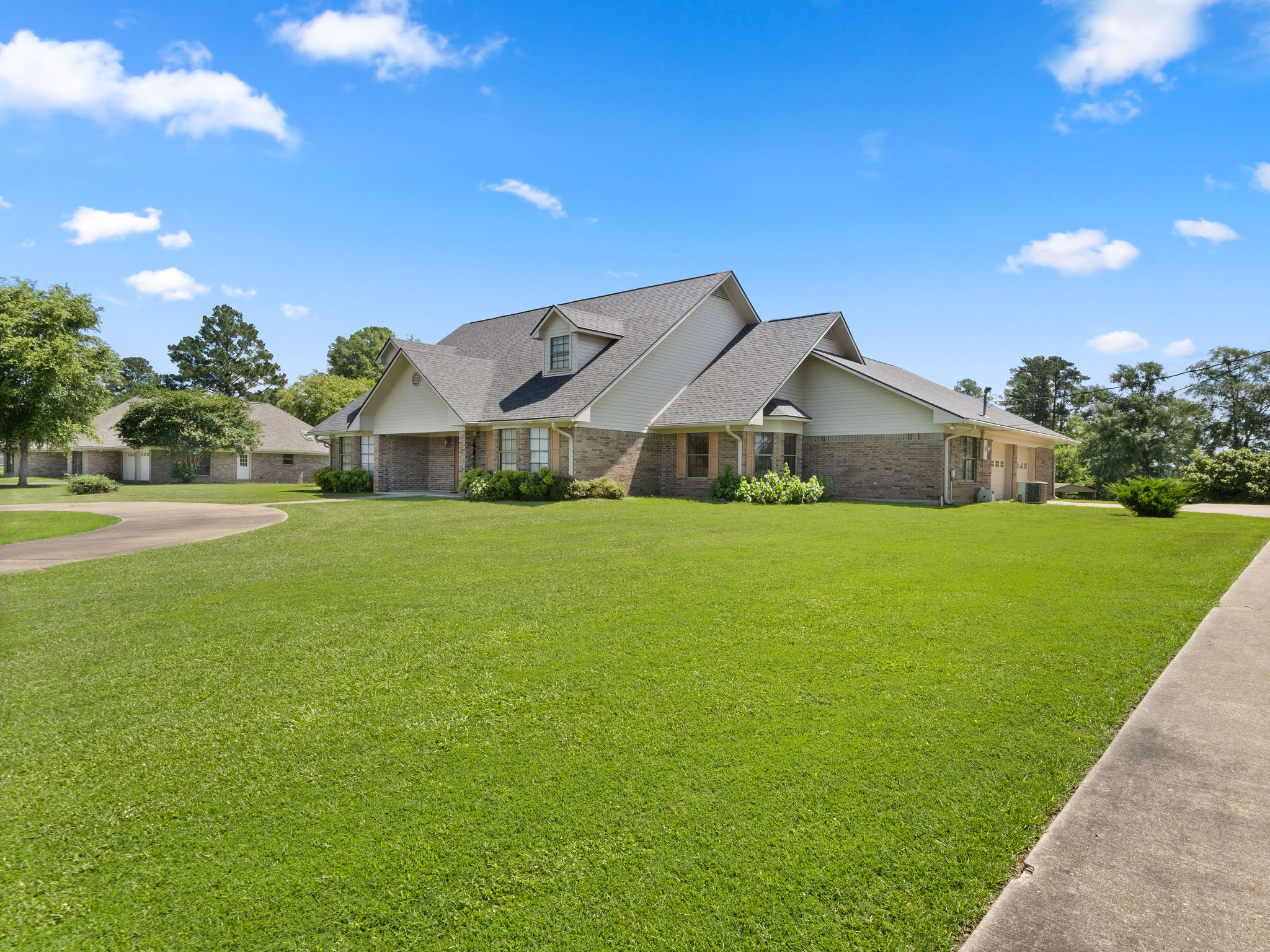 Zwolle, Louisiana, 71486, United States, 5 Bedrooms Bedrooms, ,3 BathroomsBathrooms,Residential,For Sale,1981648