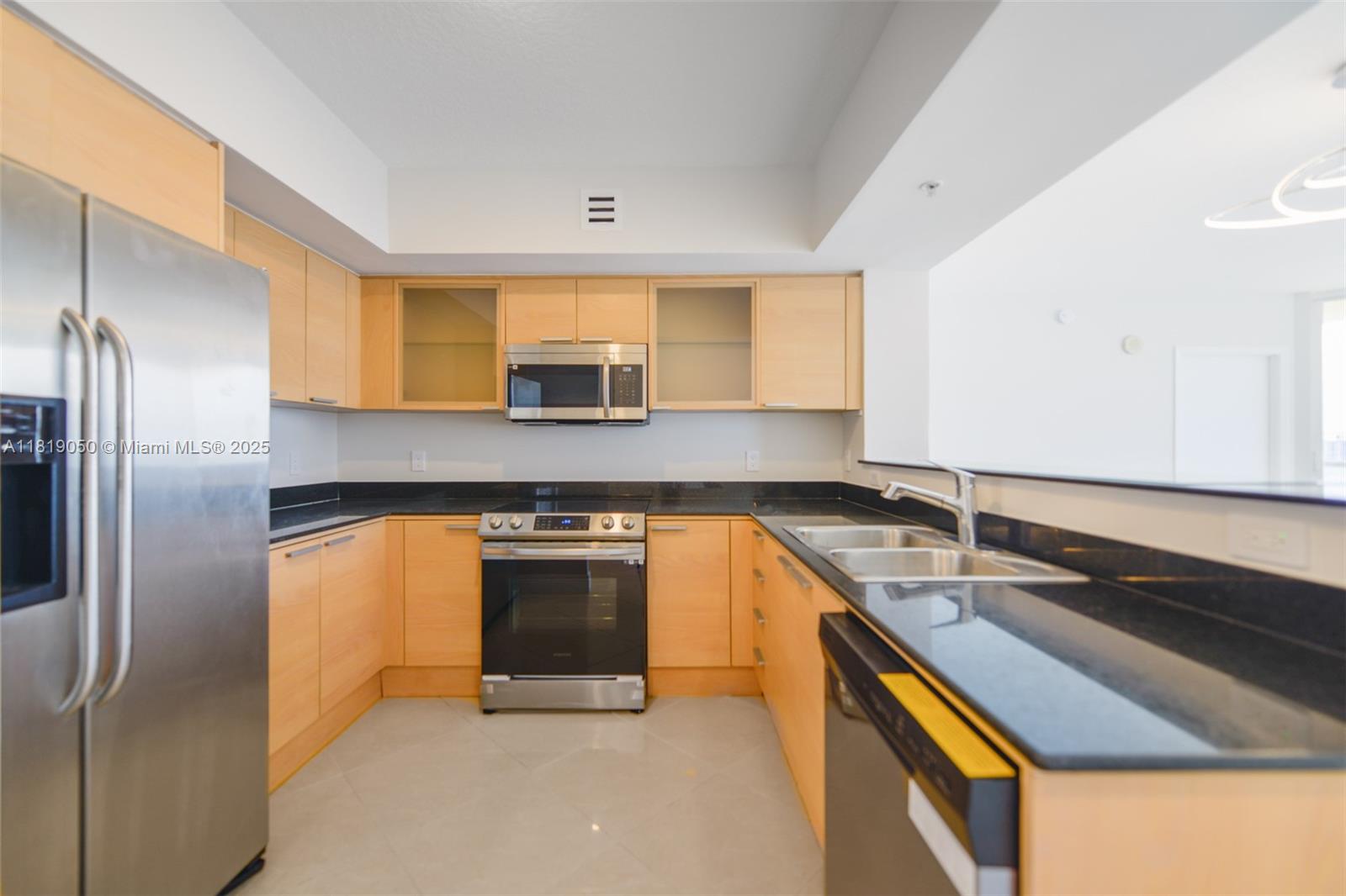 Sunny Isles Beach, Florida, 33160, United States, 2 Bedrooms Bedrooms, ,2 BathroomsBathrooms,Residential,For Sale,1991948