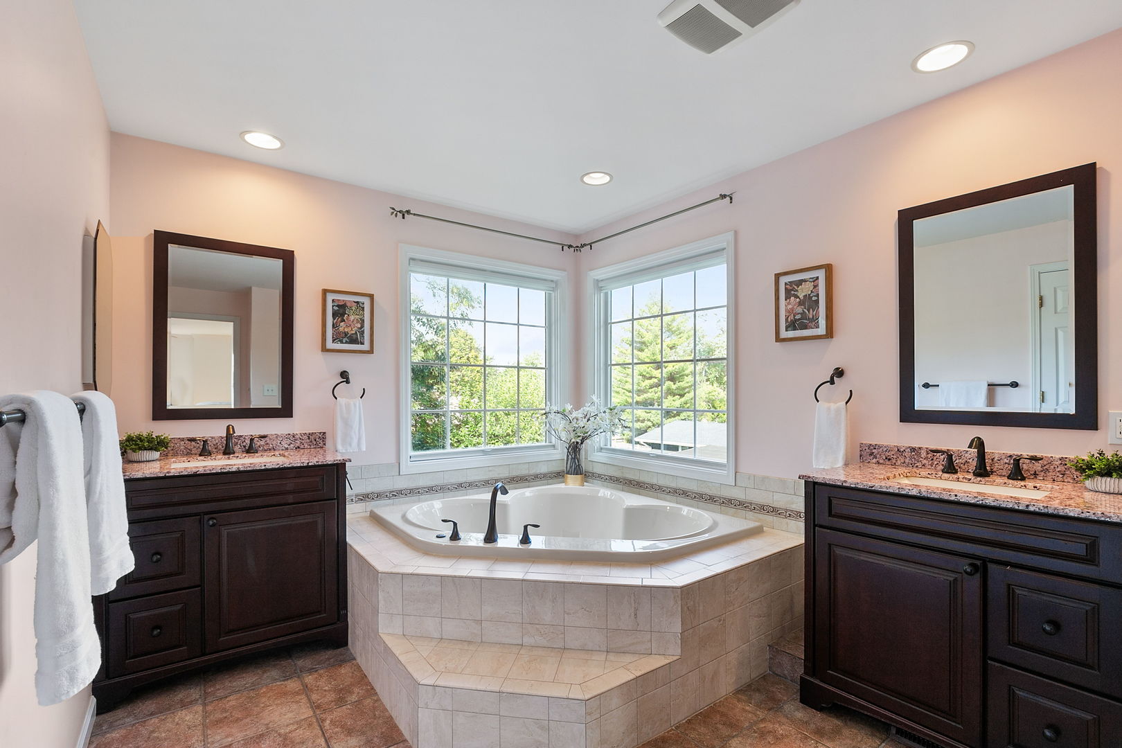 Grayslake, Illinois, 60030, United States, 4 Bedrooms Bedrooms, ,3 BathroomsBathrooms,Residential,For Sale,1992794