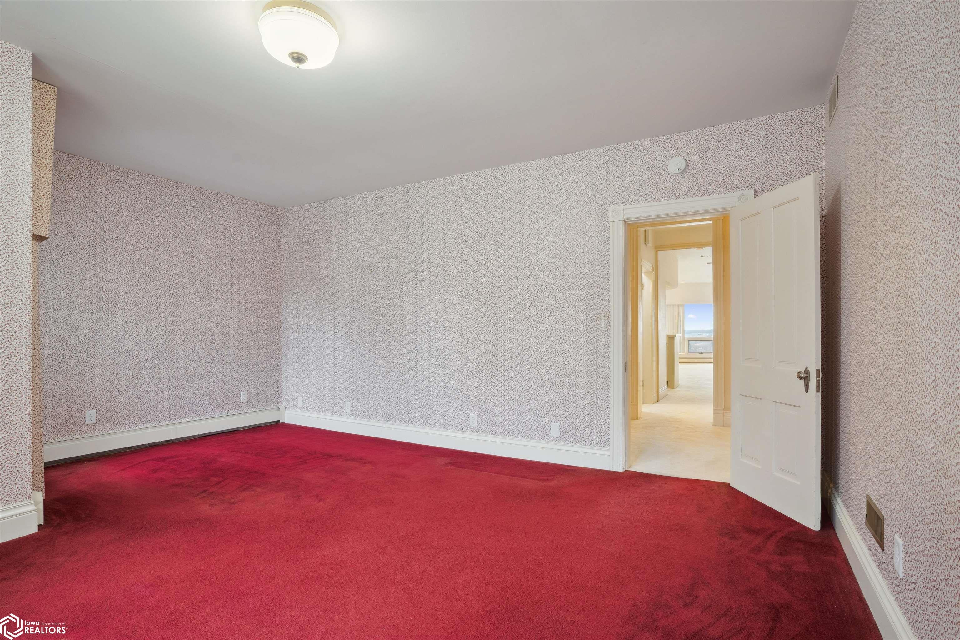 Burlington, Iowa, 52601, United States, 4 Bedrooms Bedrooms, ,3 BathroomsBathrooms,Residential,For Sale,1931272