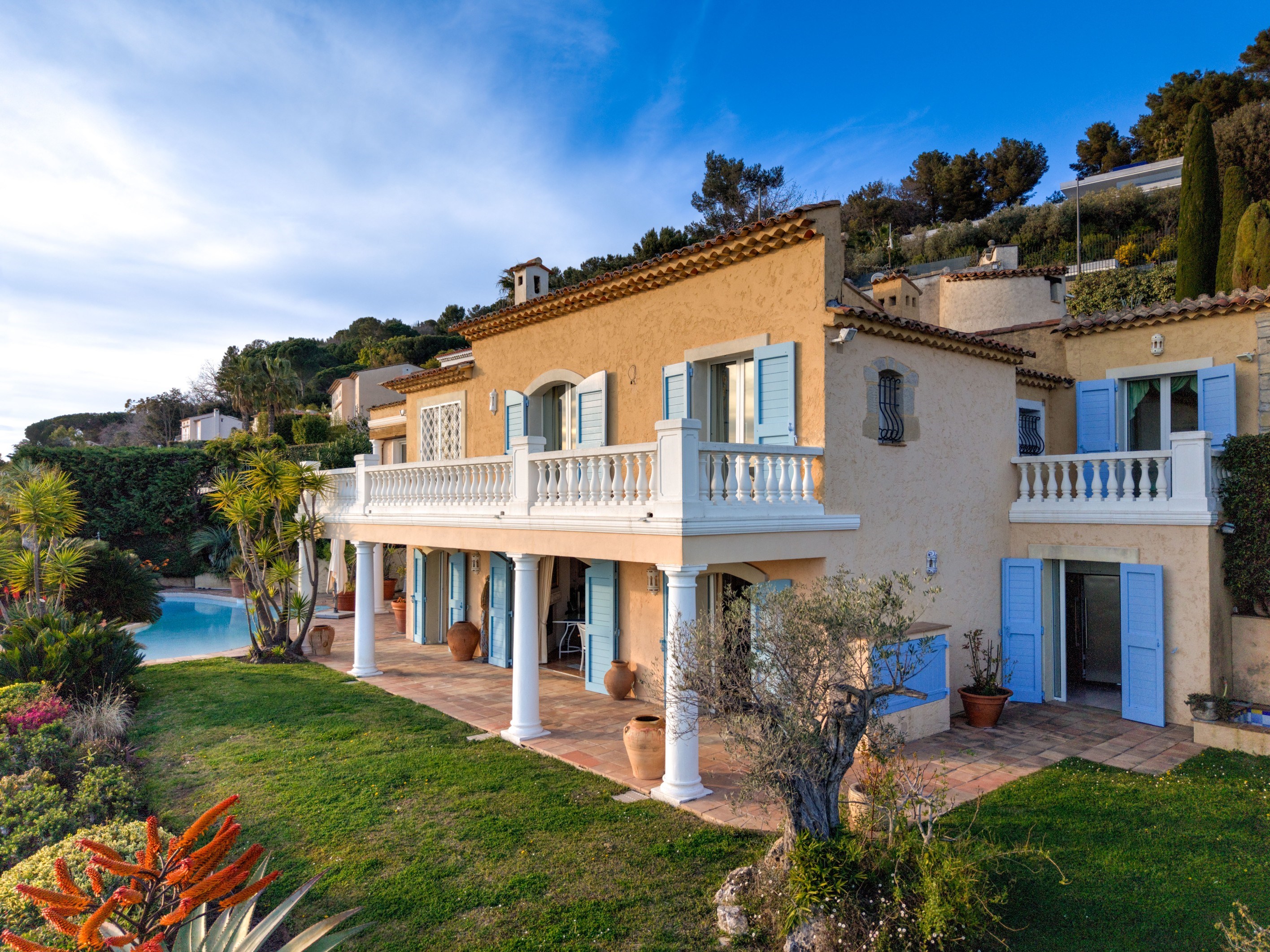  Cannes villa with panoramic sea views over the Bay and Lérins Islands in secure… - 物件實景