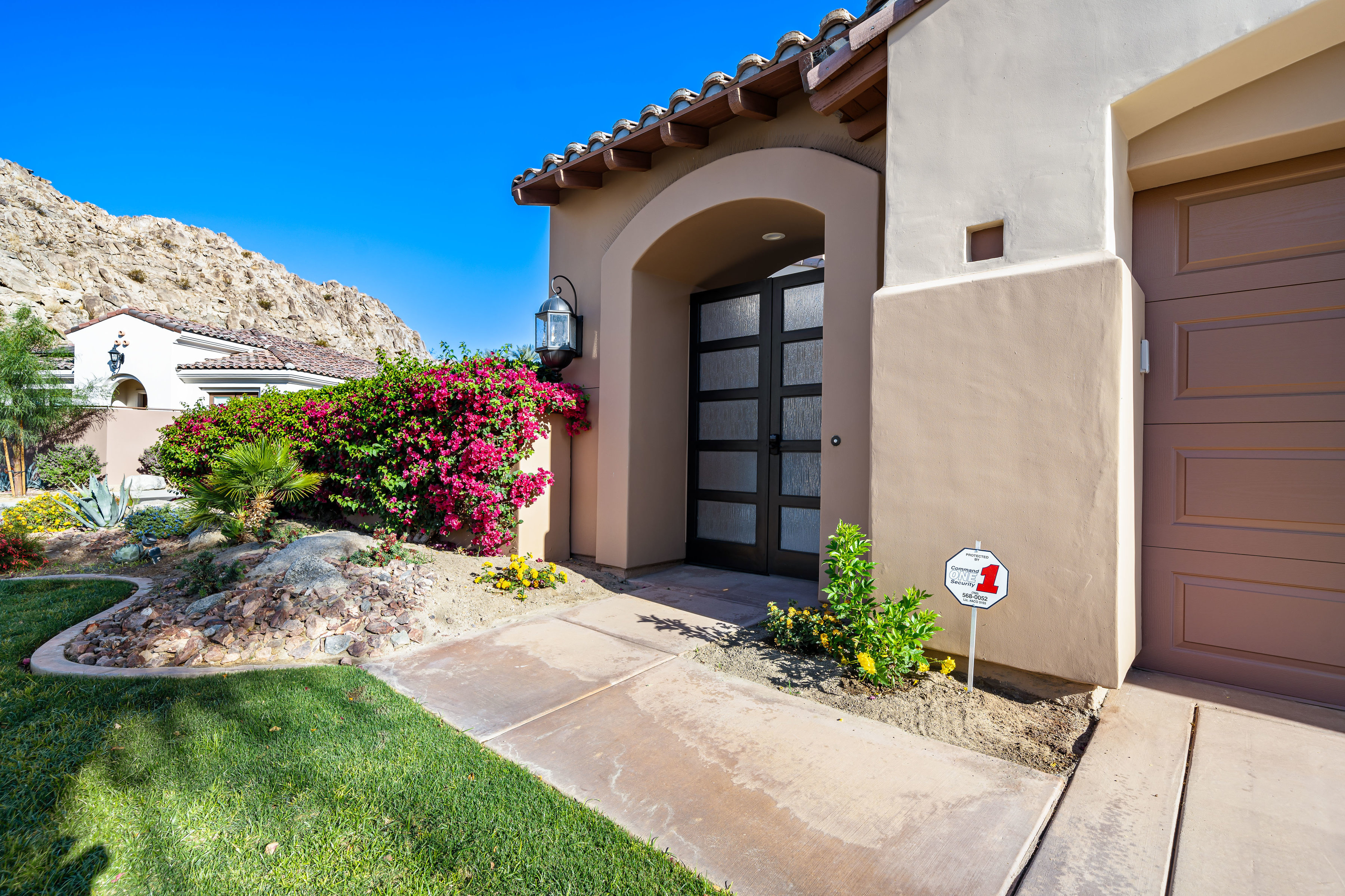 South Facing Gated La Quinta Pool Home - 物件實景