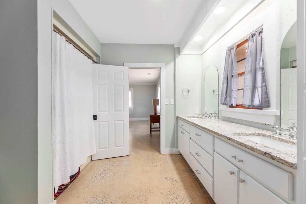 Waverly Hall, Georgia, 31831, United States, 5 Bedrooms Bedrooms, ,4 BathroomsBathrooms,Residential,For Sale,1987749