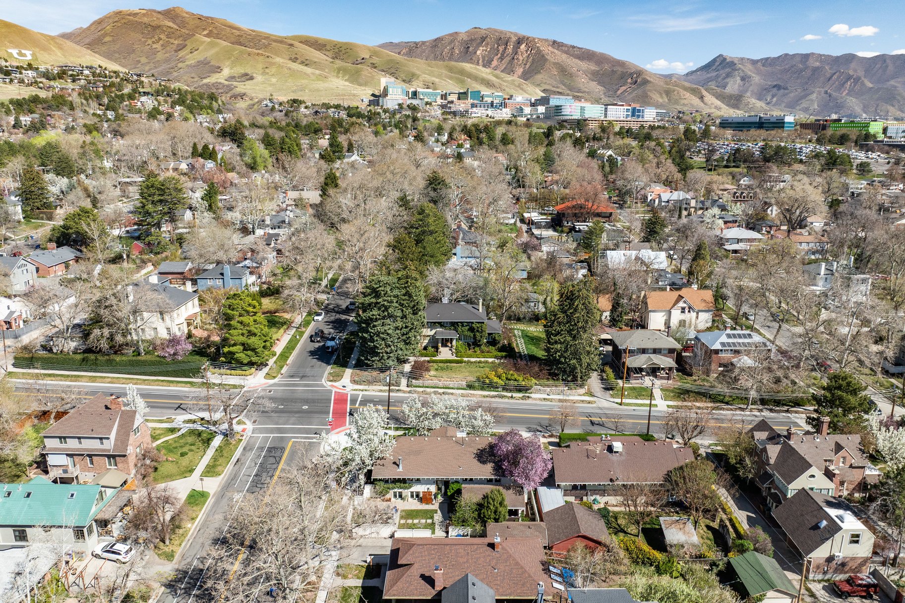  Timeless Bungalow with Enjoyable Outdoor Living - 物件實景