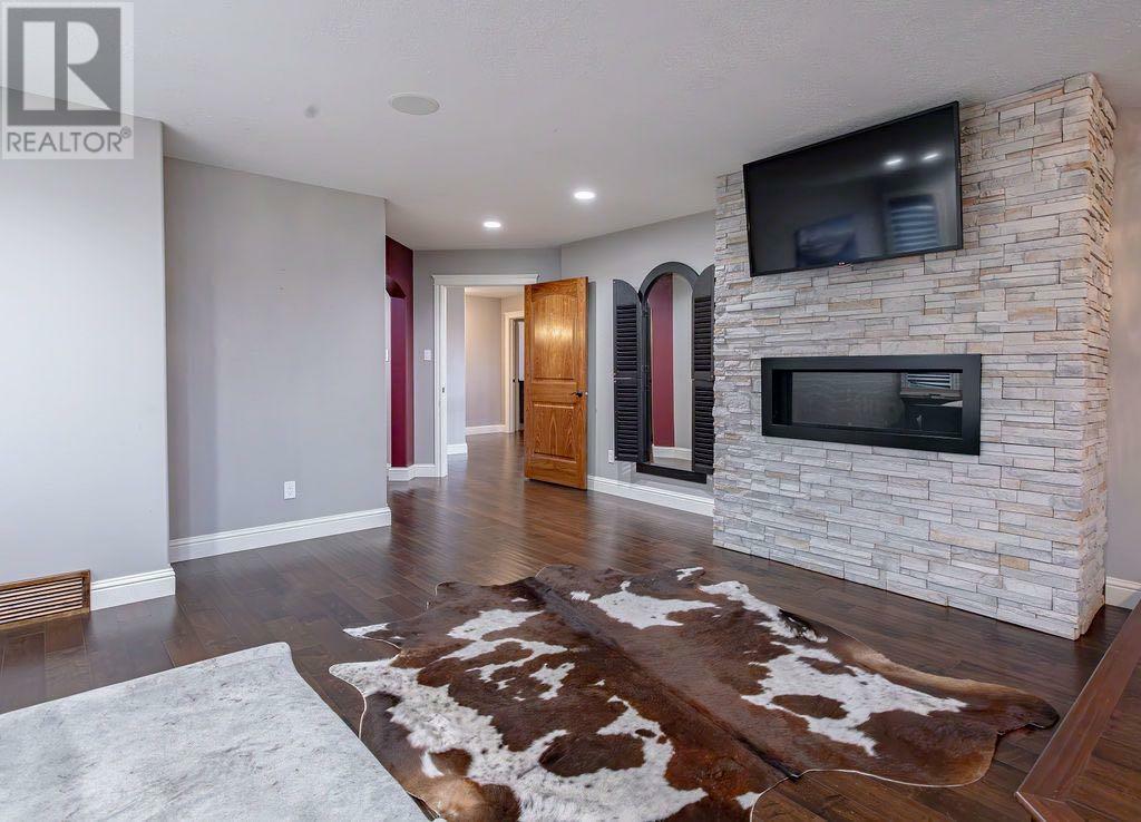 WAINWRIGHT, Alberta, T9W 0A6, CA, 4 Bedrooms Bedrooms, ,5 BathroomsBathrooms,Residential,For Sale,1838525