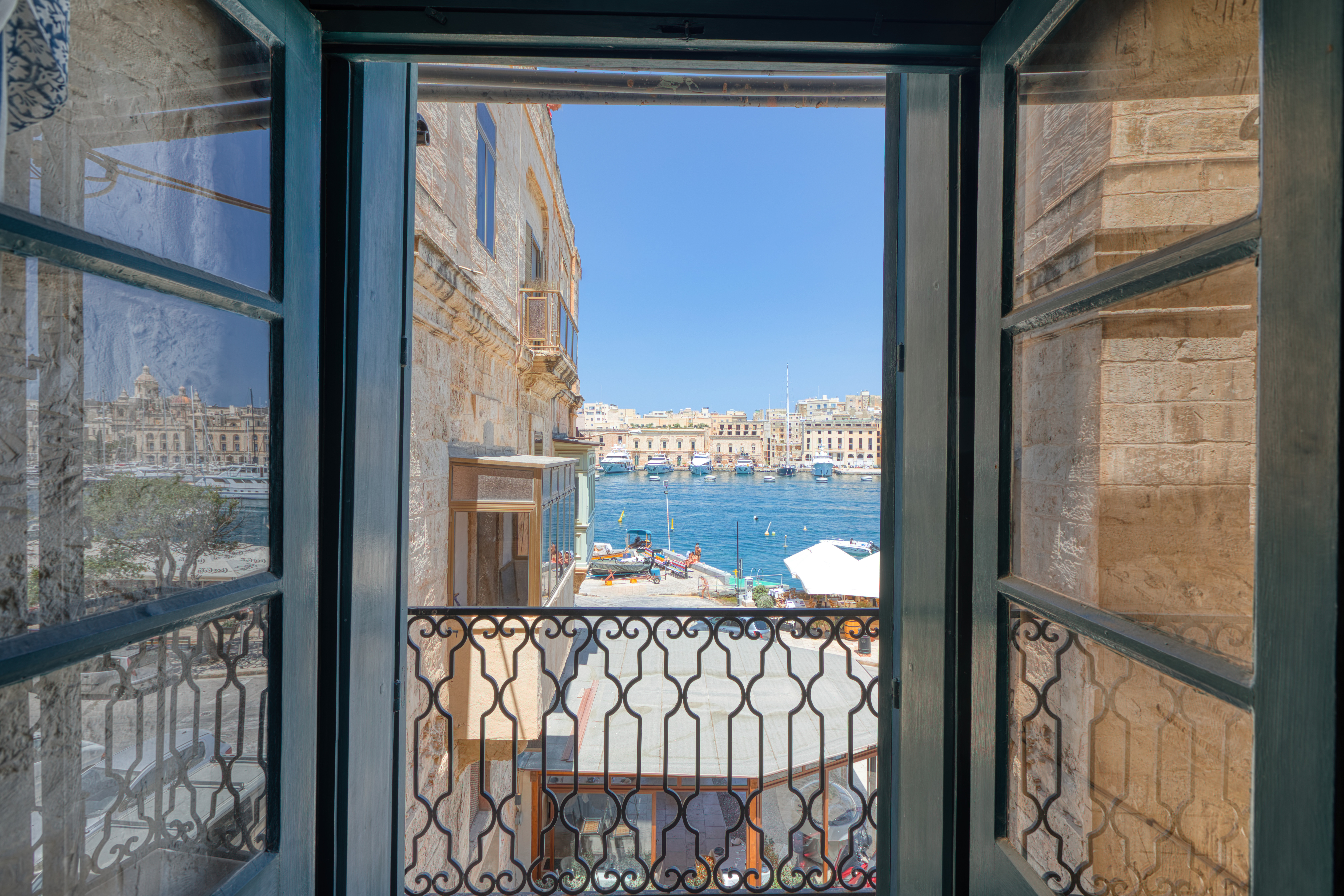  House of Character with Marina and Waterfront Views - 物件實景
