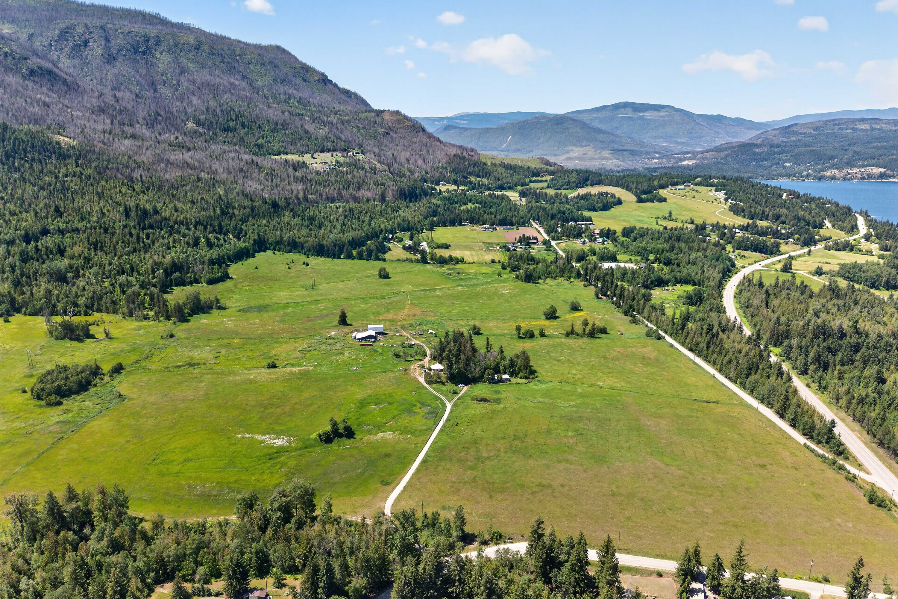  158 Acre Lakeview Homestead - 物件實景