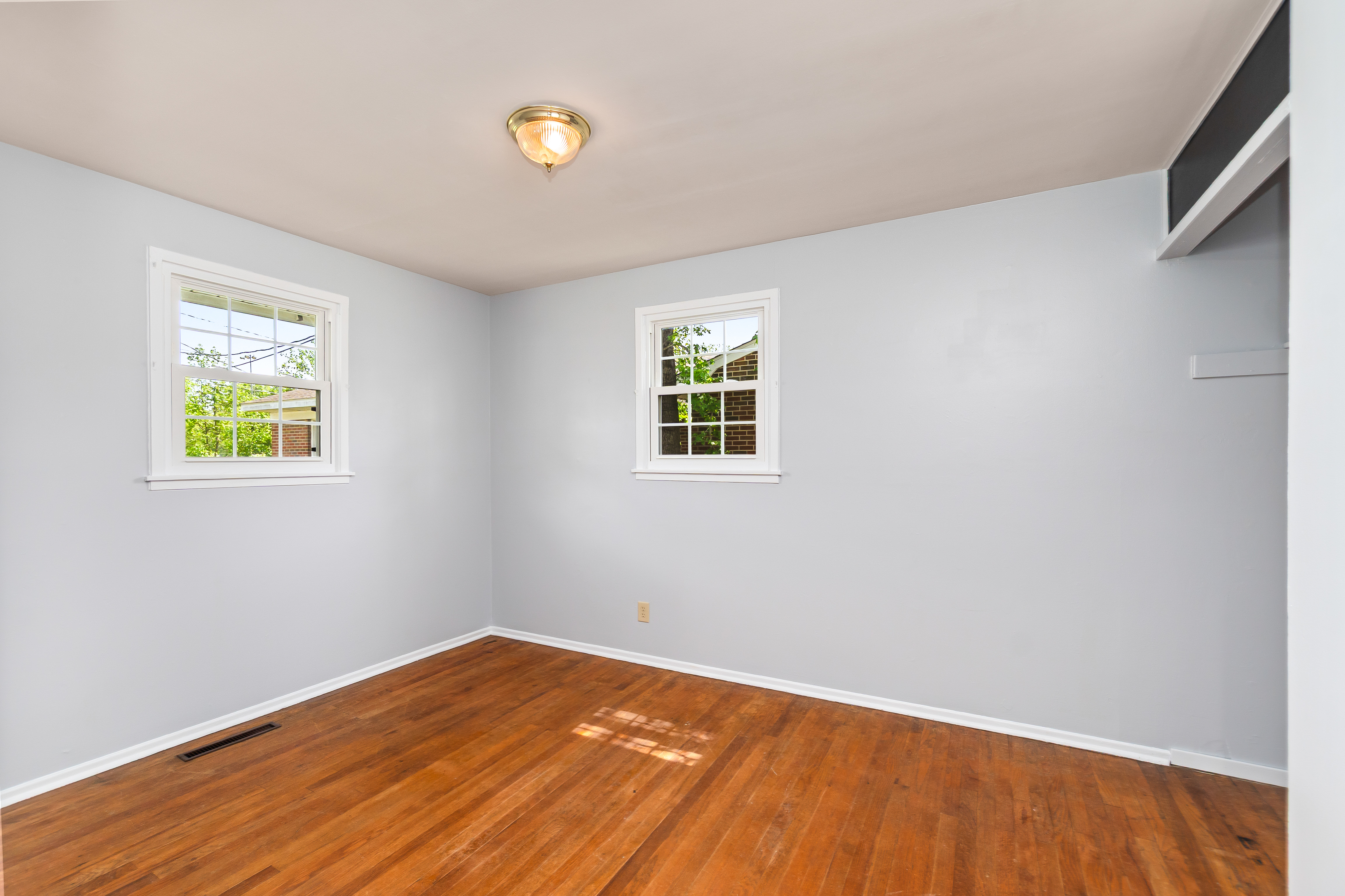  906 Stratford Rd - 物件實景