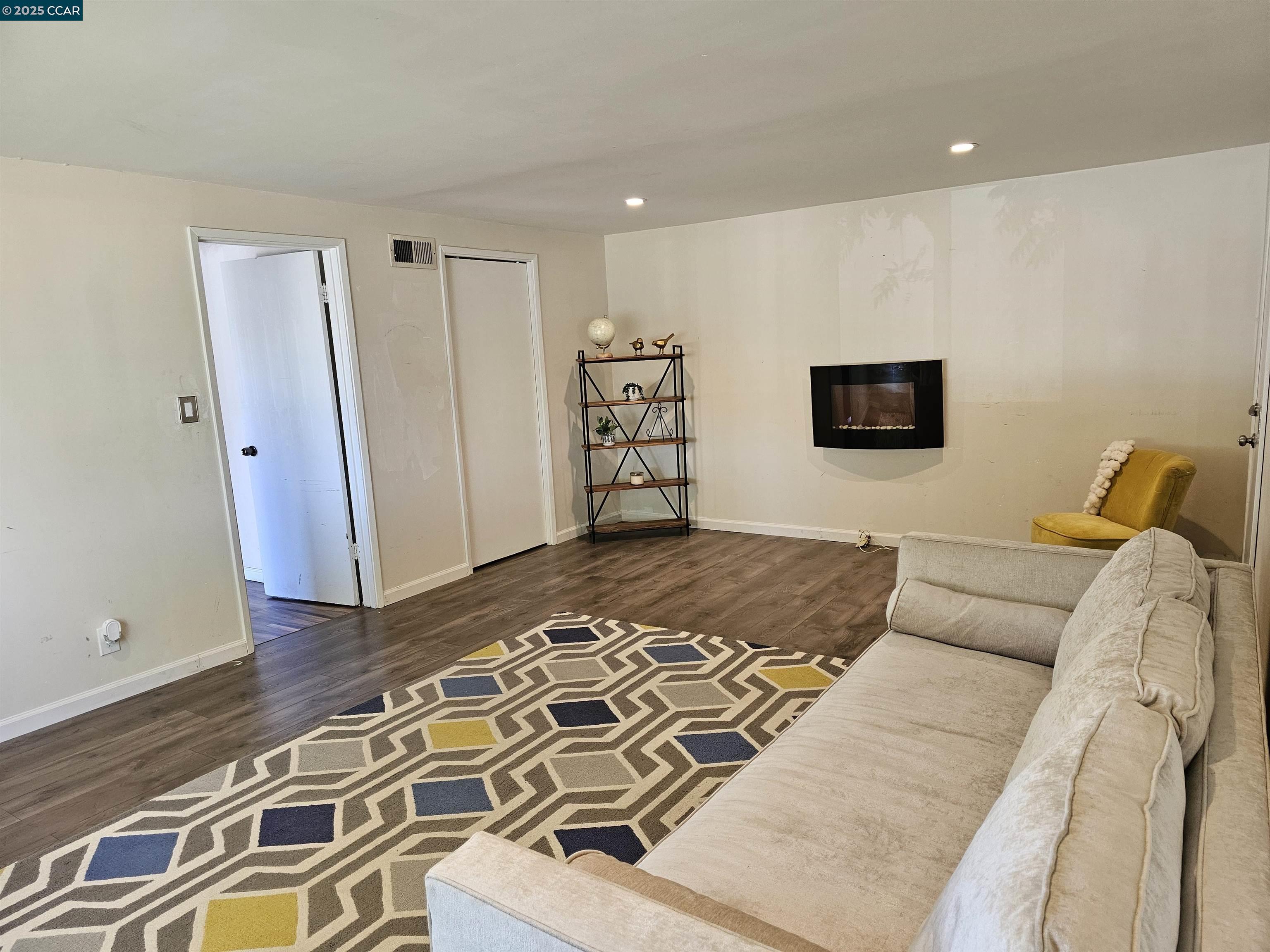 Pinole, California, 94564, United States, 3 Bedrooms Bedrooms, ,2 BathroomsBathrooms,Residential,For Sale,1877379