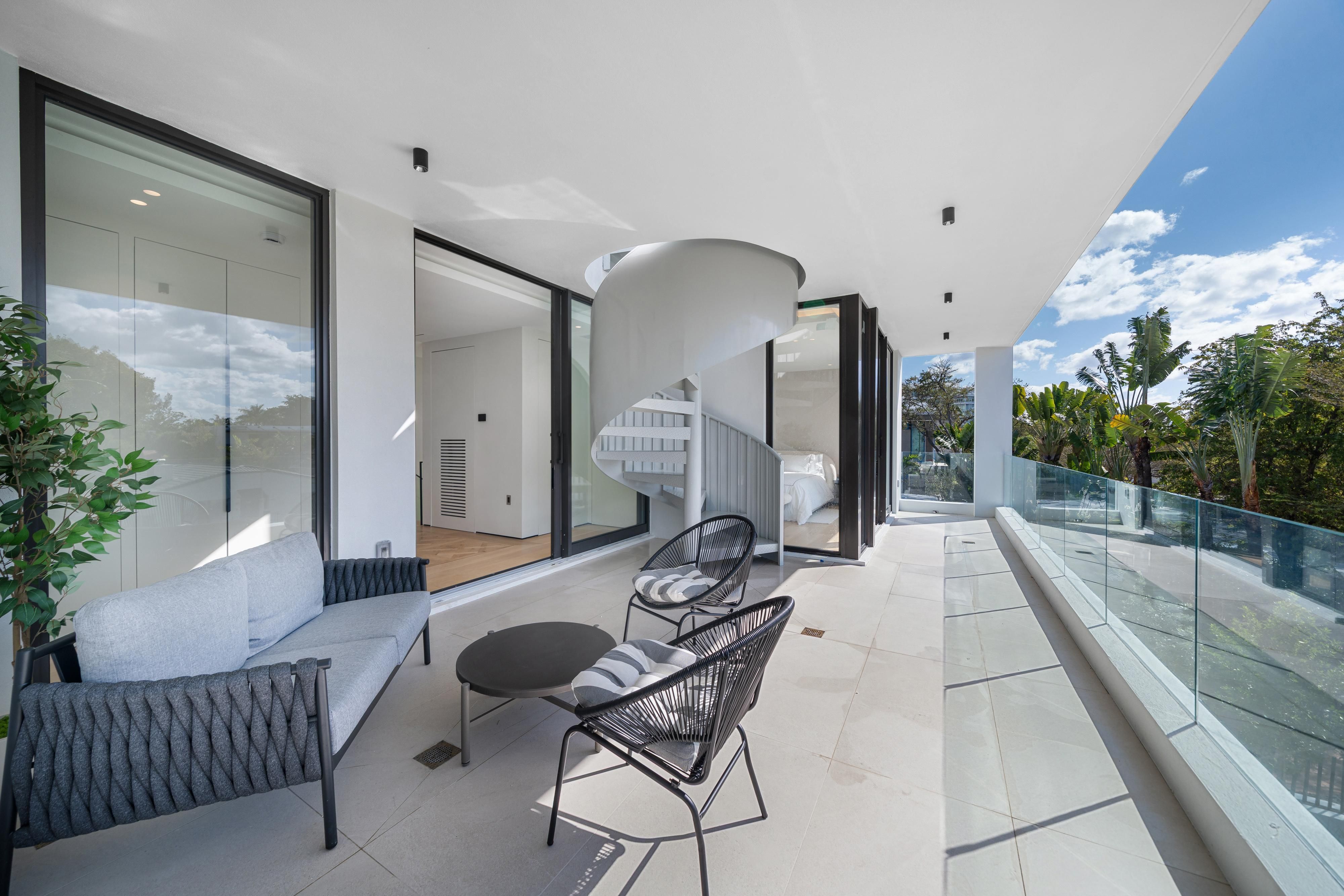  1045 W 47th Ct, Miami Beach, FL, 33140 - 物件實景