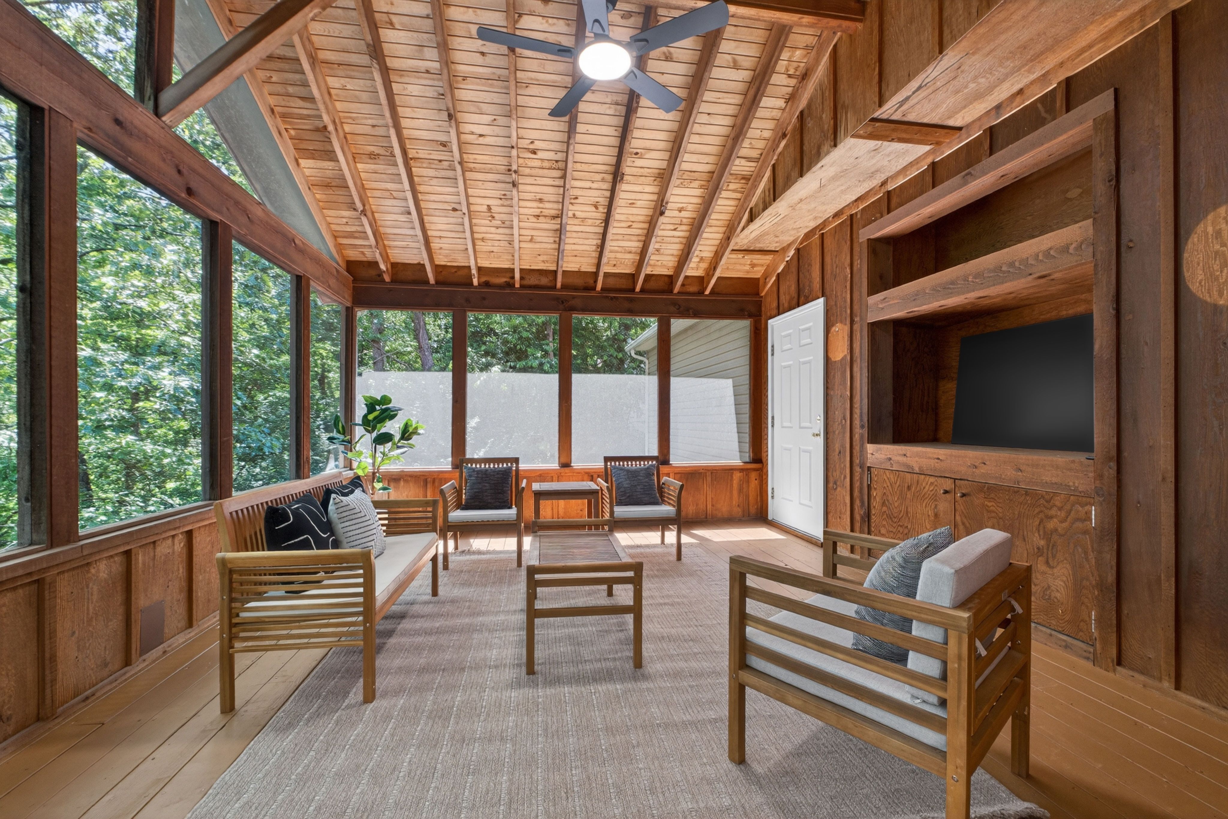  Welcome to Oak Bluff: Nature’s Serenity Meets Elegant Living - 物件實景
