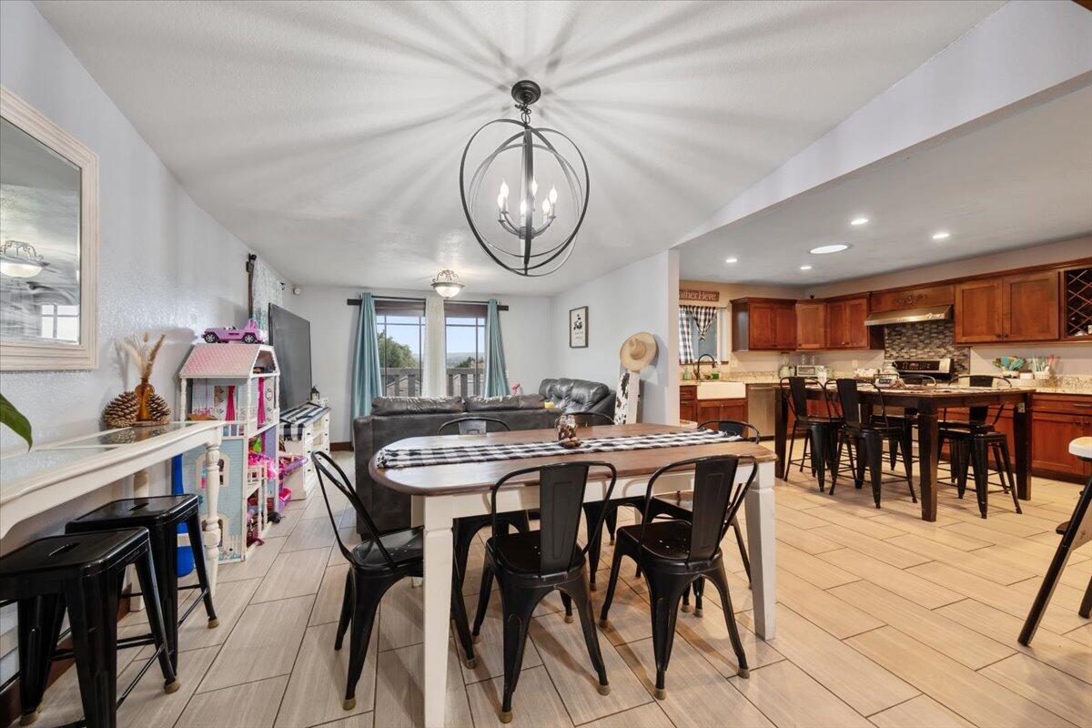 Lompoc, California, 93436, United States, 3 Bedrooms Bedrooms, ,4 BathroomsBathrooms,Residential,For Sale,1996759