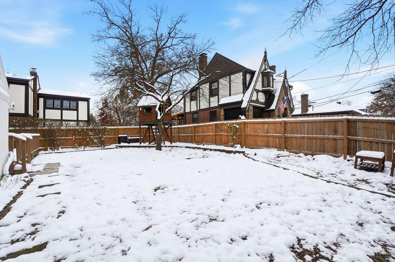 Cincinnati, Ohio, 45209, United States, 3 Bedrooms Bedrooms, ,4 BathroomsBathrooms,Residential,For Sale,2003338