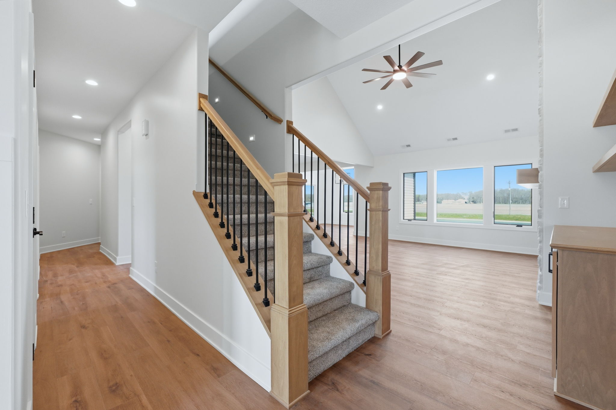  Brand New Three Bedroom Home on a Pond Lot - 物件實景