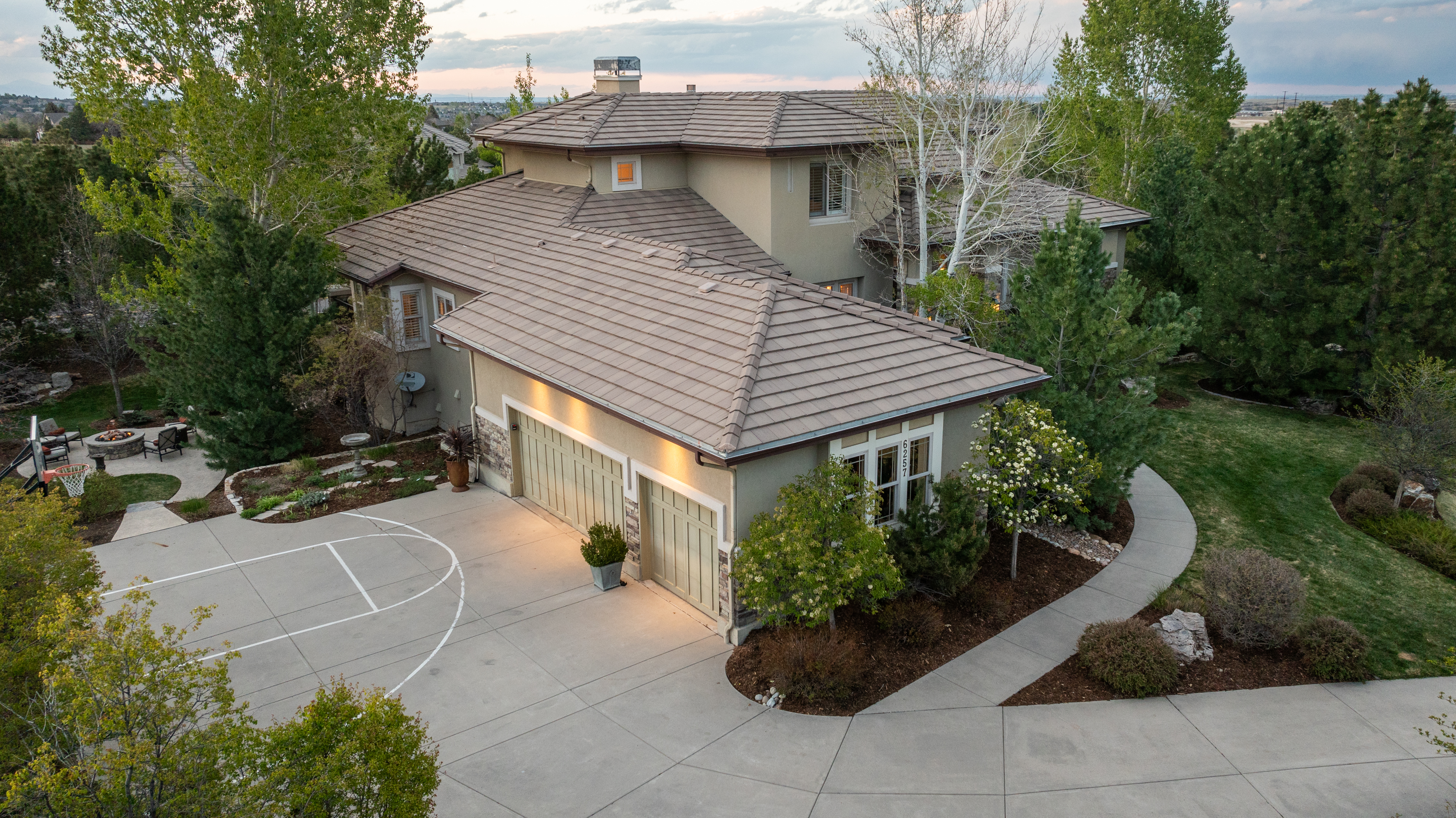  Cul-de-Sac Gem in Gated CPV: Gourmet Kitchen & Main-Level Primary Suite - 物件實景