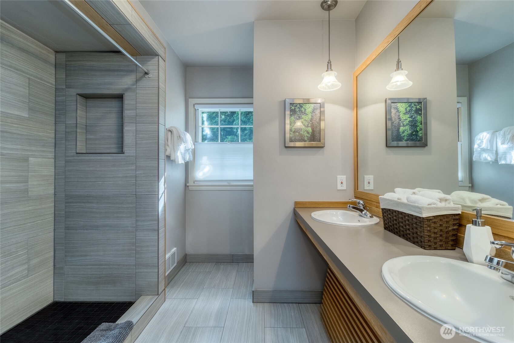 Walla Walla, Washington, 99362, United States, 4 Bedrooms Bedrooms, ,2 BathroomsBathrooms,Residential,For Sale,1868266