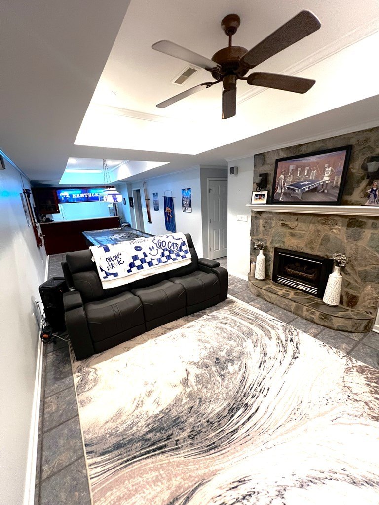 Prestonsburg, Kentucky, 41653, United States, 4 Bedrooms Bedrooms, ,4 BathroomsBathrooms,Residential,For Sale,1978376