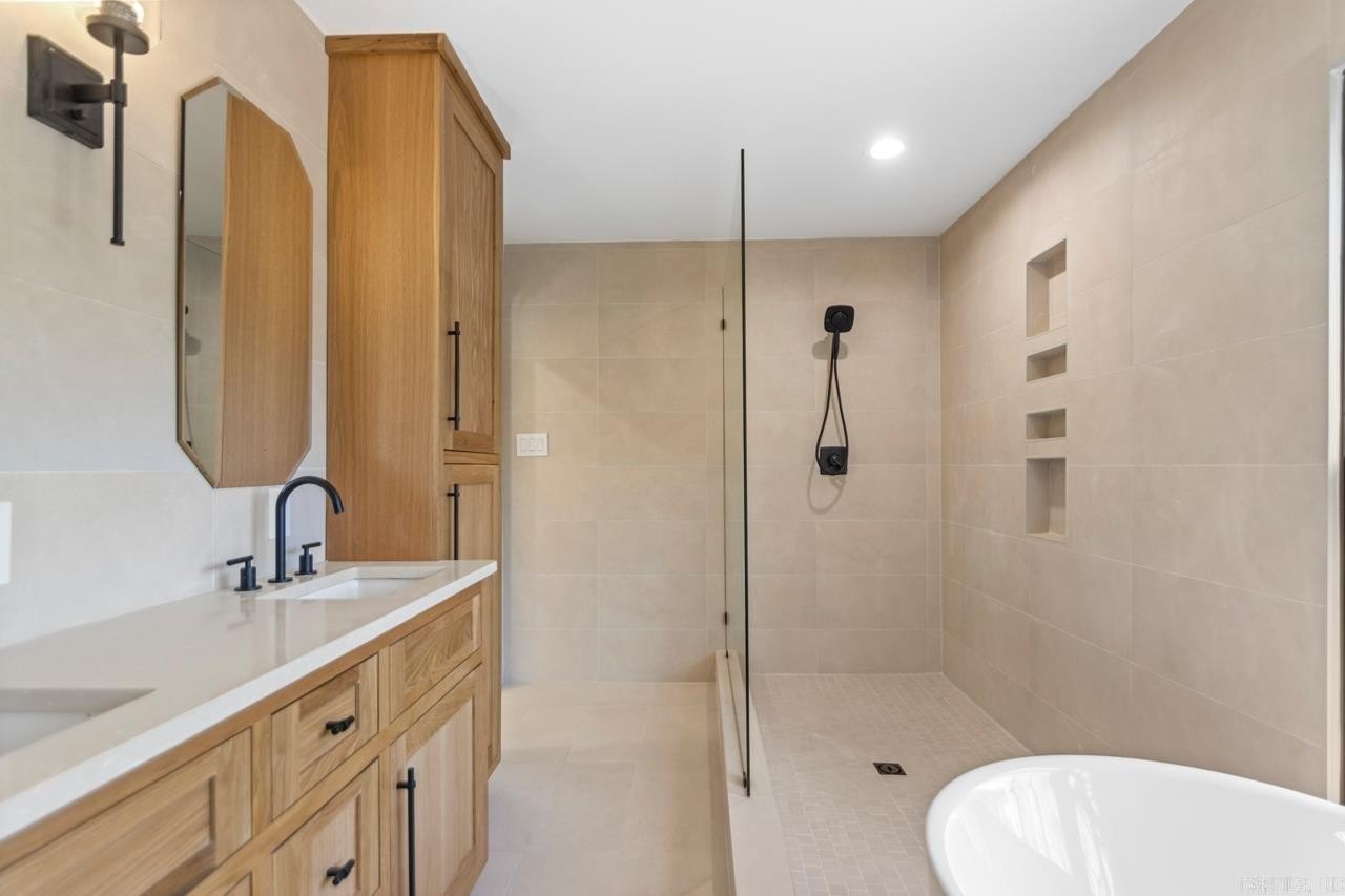 Alexander, Arkansas, 72002, United States, 6 Bedrooms Bedrooms, ,4 BathroomsBathrooms,Residential,For Sale,1986136