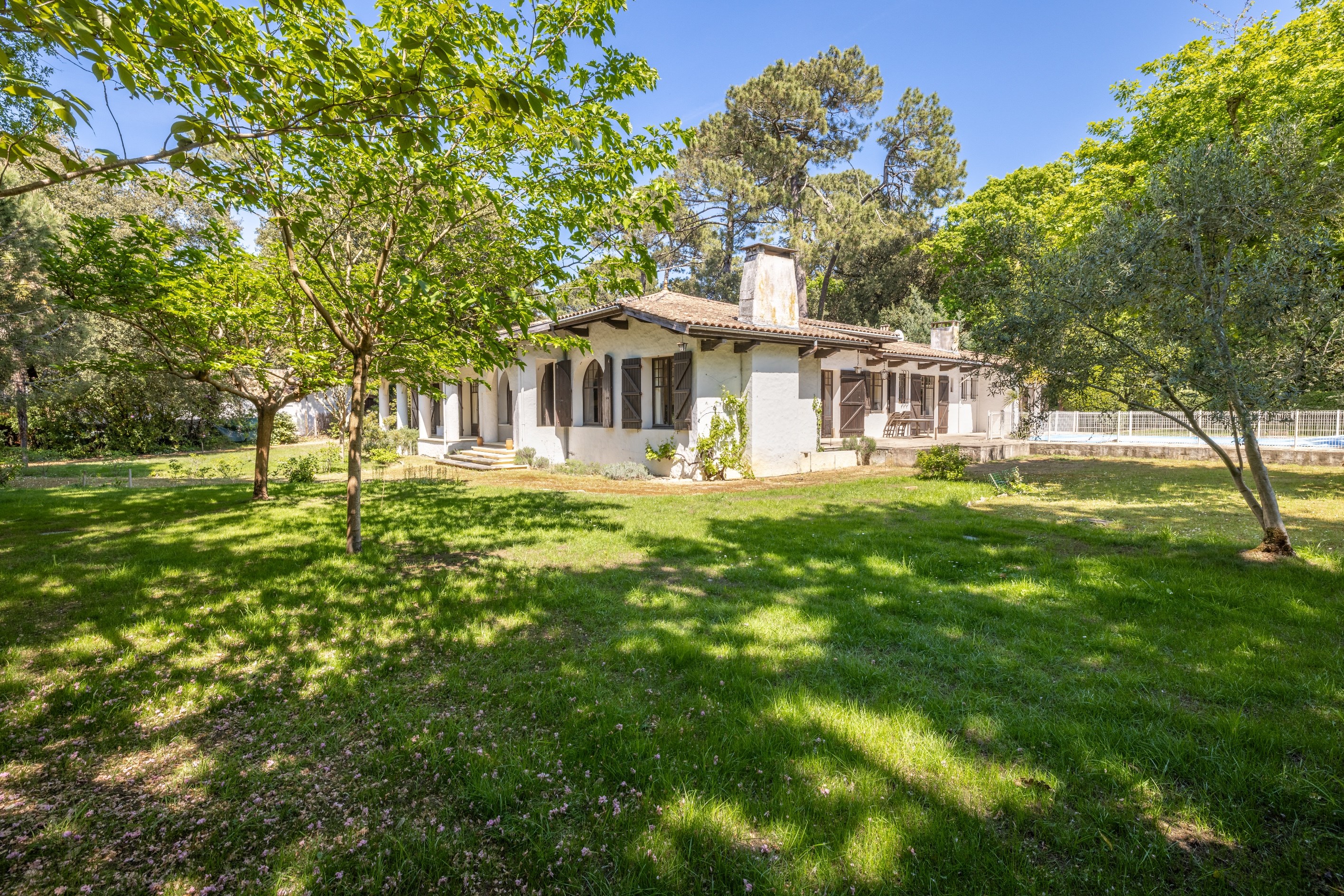  PYLA, CERCLE DE VOILE - SINGLE-LEVEL GAUME-STYLE VILLA ON APPROX. 3,000 m² OF L… - 物件實景