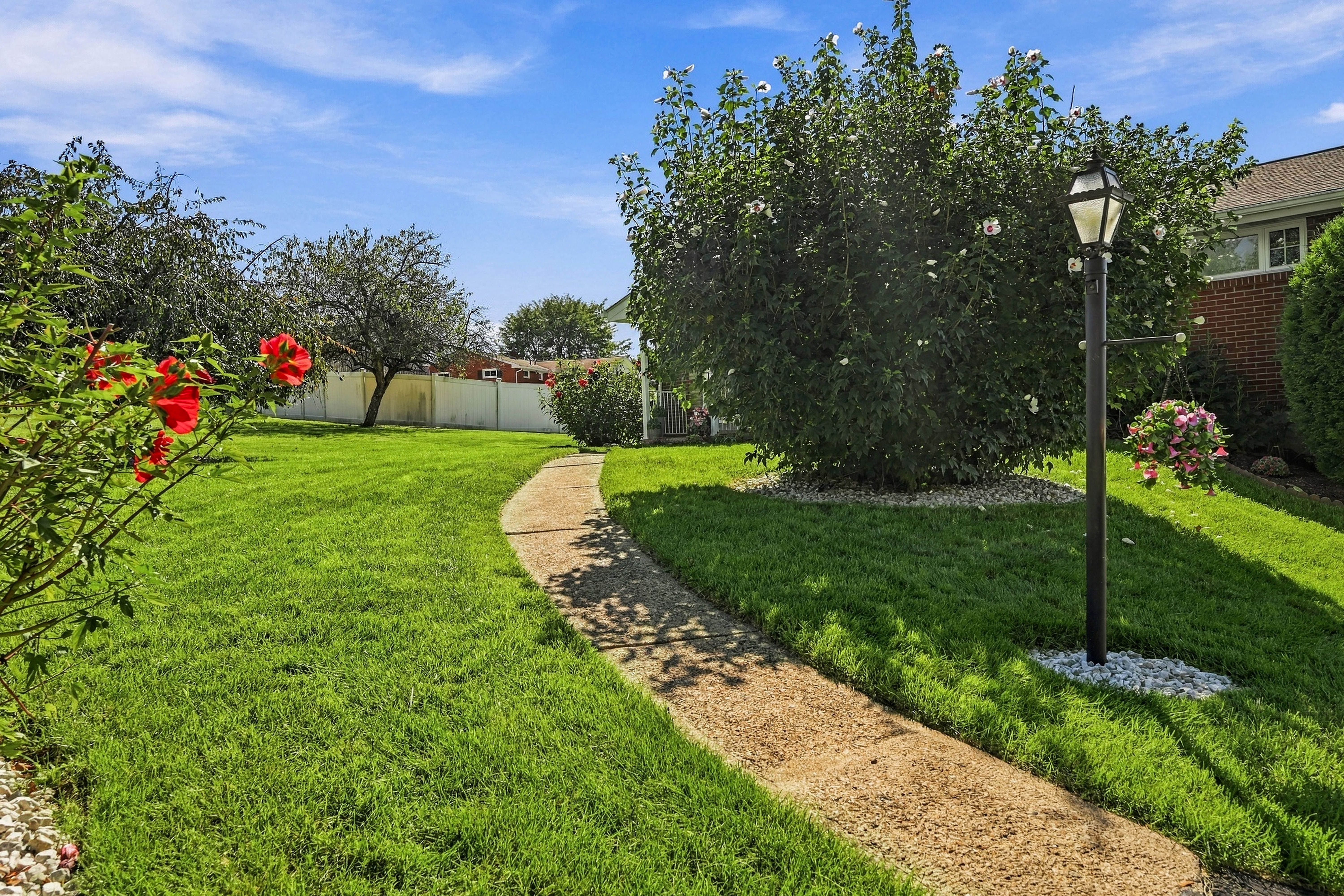  16 South Rolling Hills Avenue, Irwin, PA 15642 - 物件實景