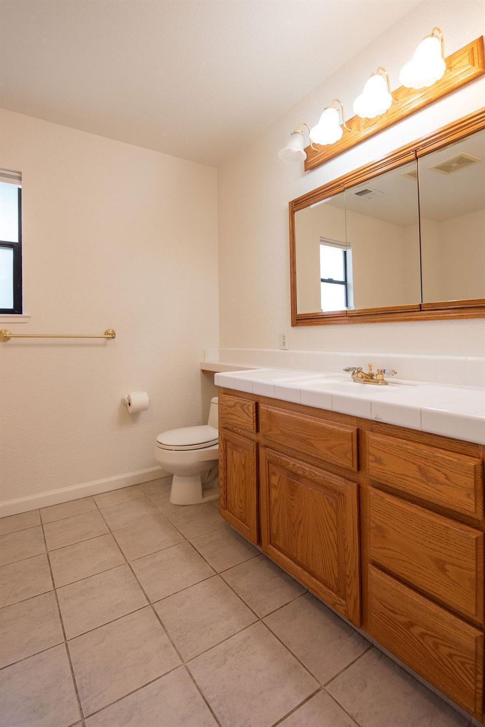 Oakdale, California, 95361, United States, 2 Bedrooms Bedrooms, ,3 BathroomsBathrooms,Residential,For Sale,1978297