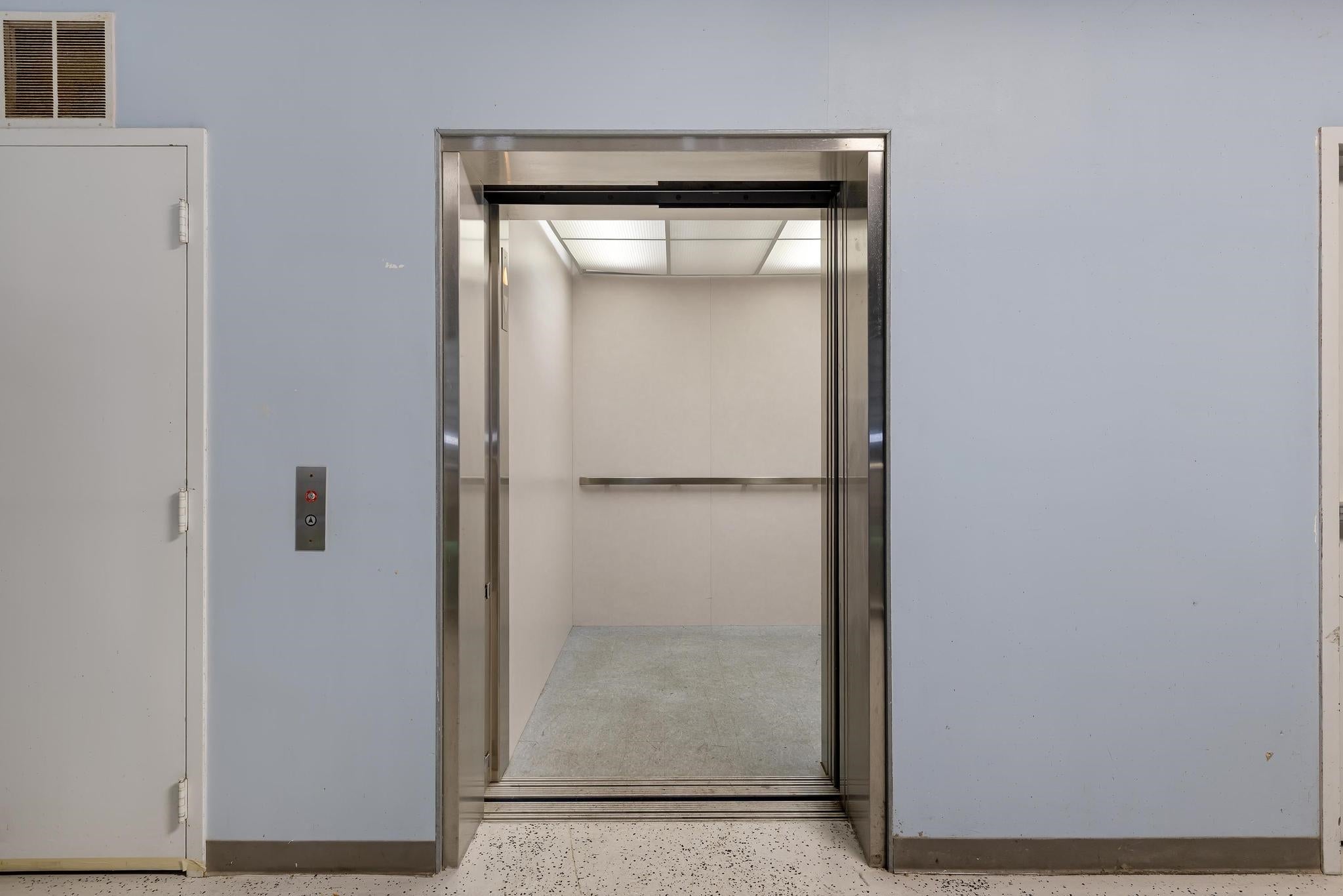 Harrison Twp, Michigan, 48045, United States, 2 Bedrooms Bedrooms, ,3 BathroomsBathrooms,Residential,For Sale,1979598