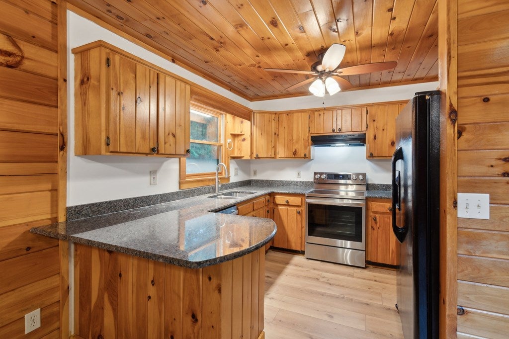 Morganton, Georgia, 30560, United States, 3 Bedrooms Bedrooms, ,4 BathroomsBathrooms,Residential,For Sale,1858984