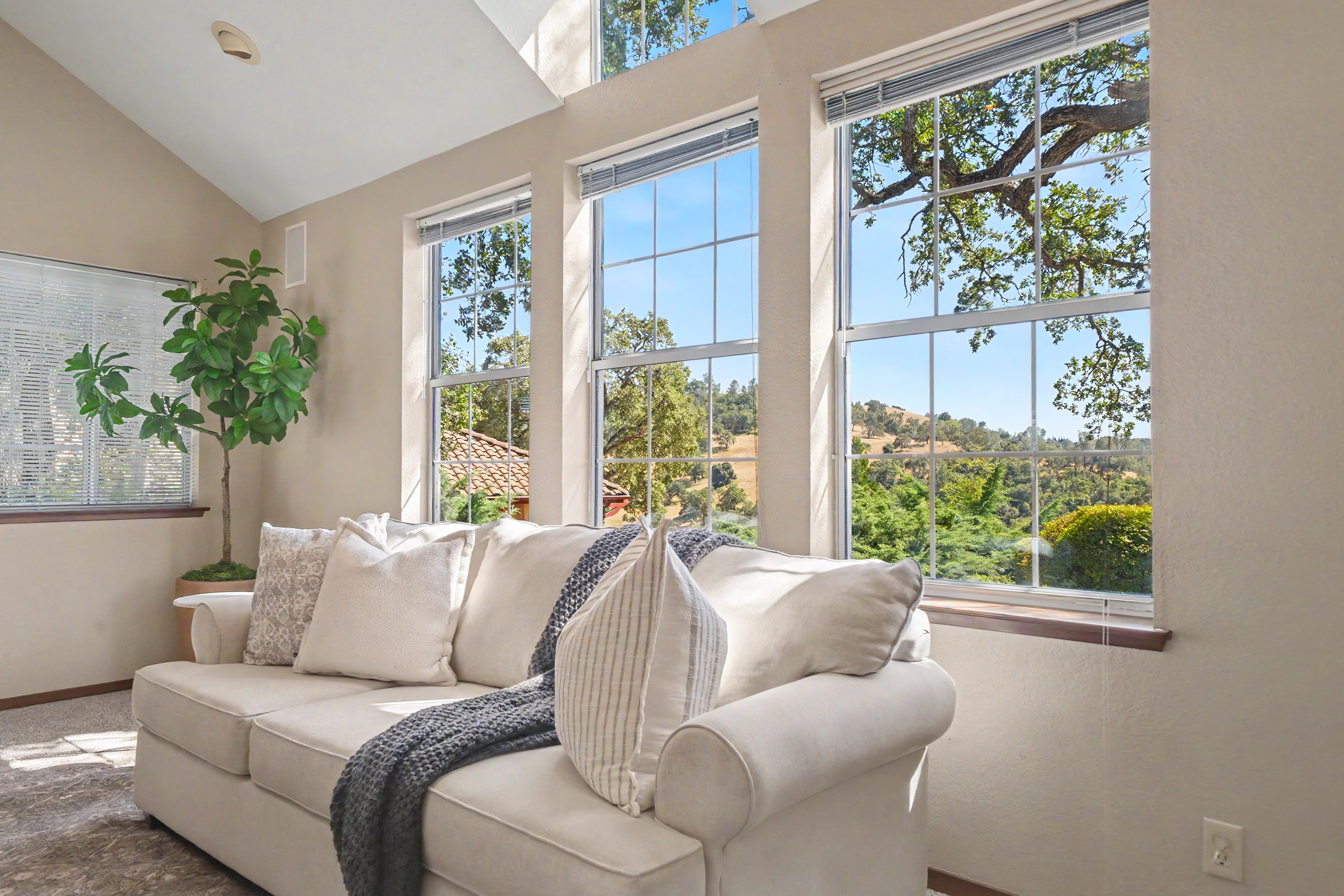 Spacious Sutter Creek Home with Hillside Views and Endless Potential - 物件實景