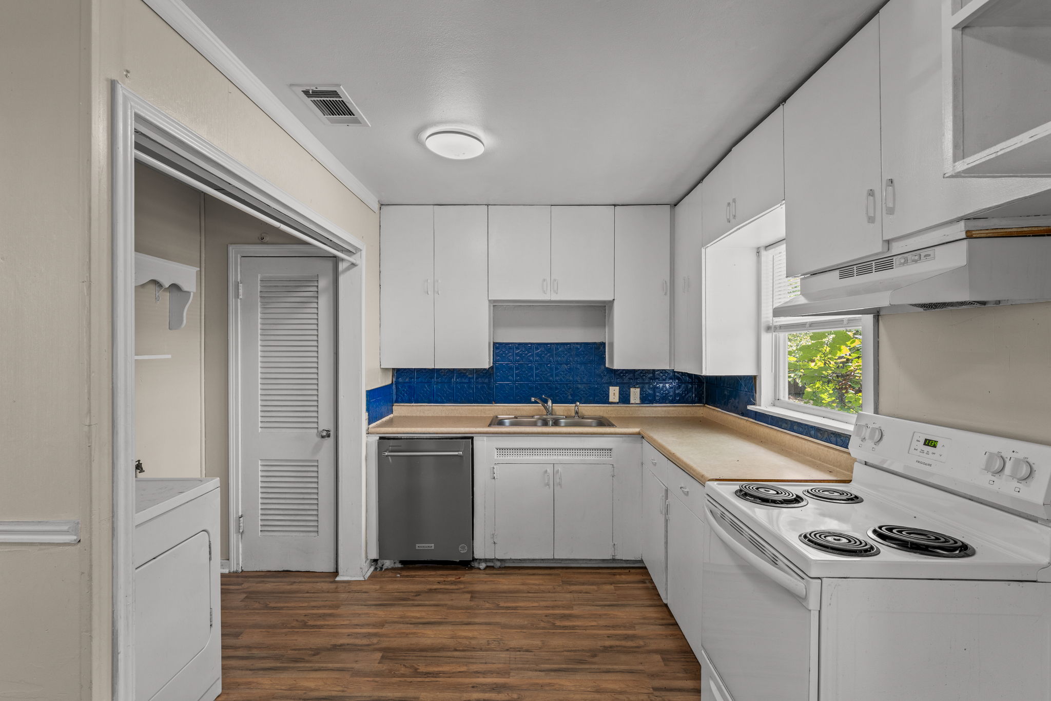 Charming Home, Near Downtown  On a Large Lot, Mature Trees, & No Rear Neighbors - 物件實景
