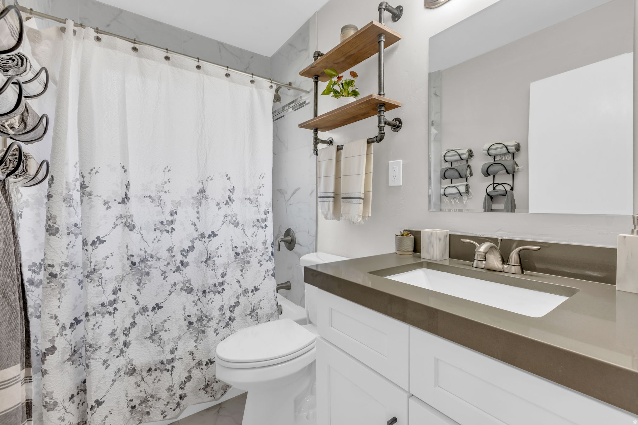 Cottonwood Heights, Utah, 84121, United States, 6 Bedrooms Bedrooms, ,1 BathroomBathrooms,Residential,For Sale,1995877